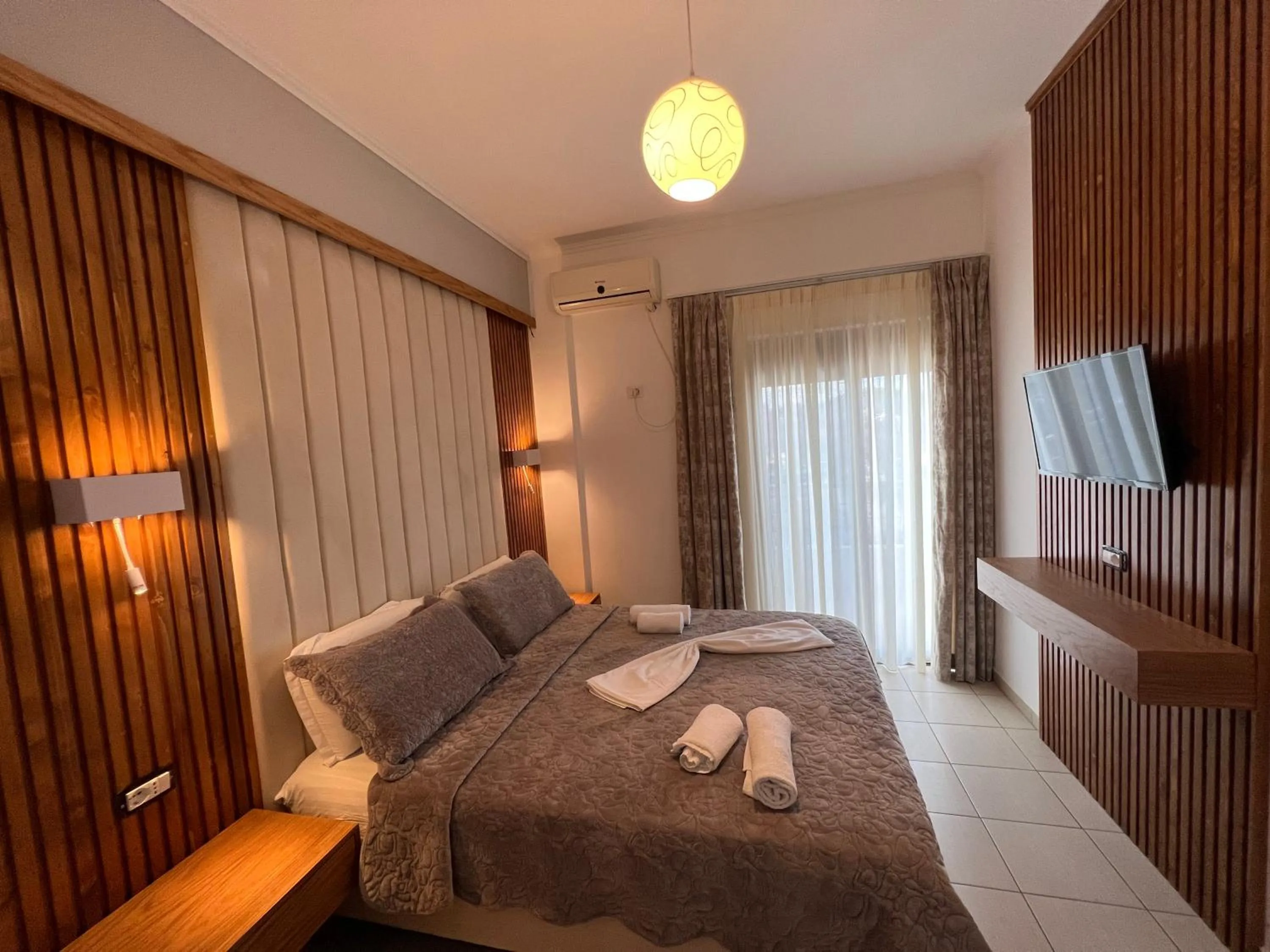 TV and multimedia, Bed in Ilio Boutique Hotel