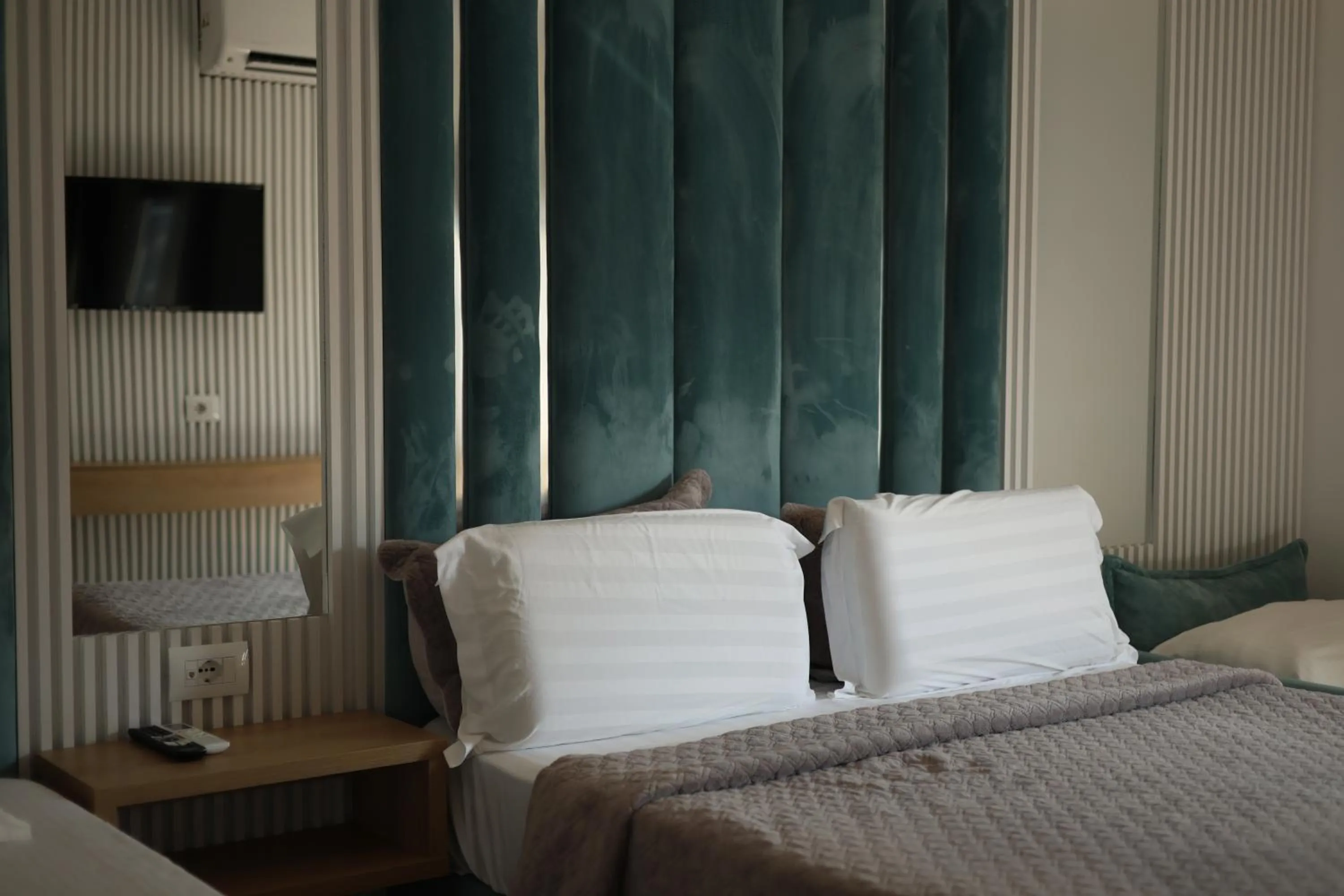 Photo of the whole room, Bed in Ilio Boutique Hotel