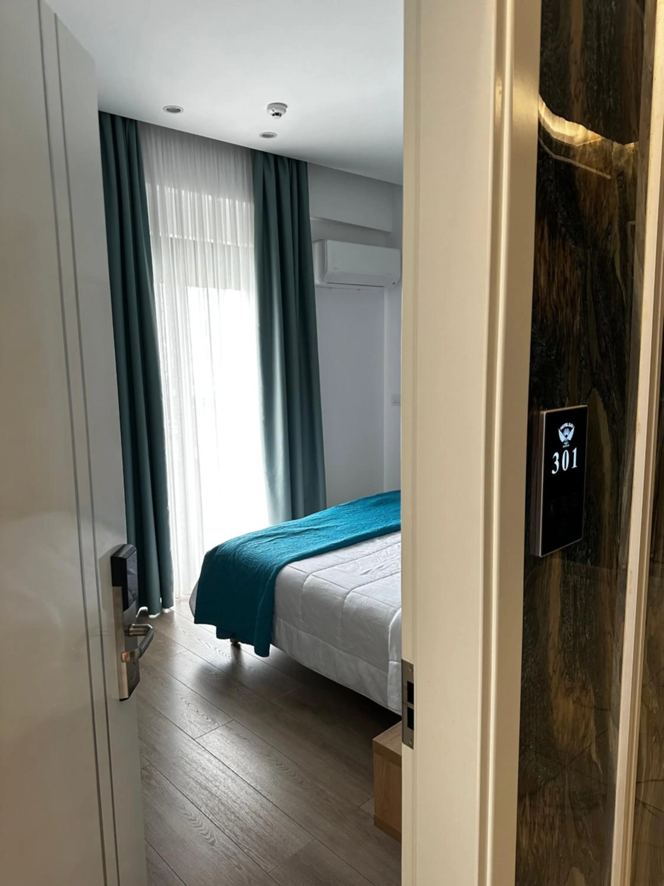 Photo of the whole room, Bed in Ilio Boutique Hotel