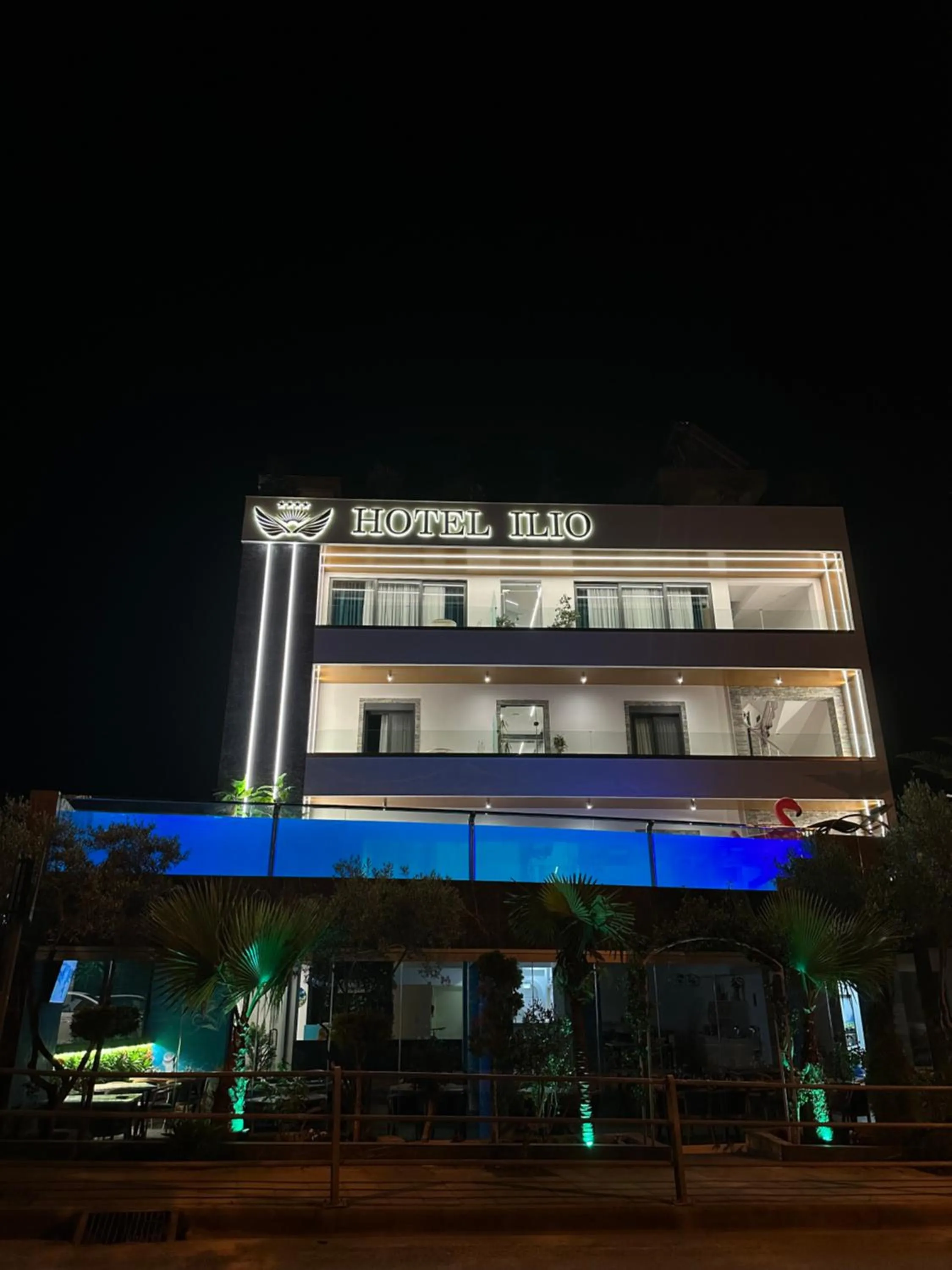 Swimming pool in Ilio Boutique Hotel