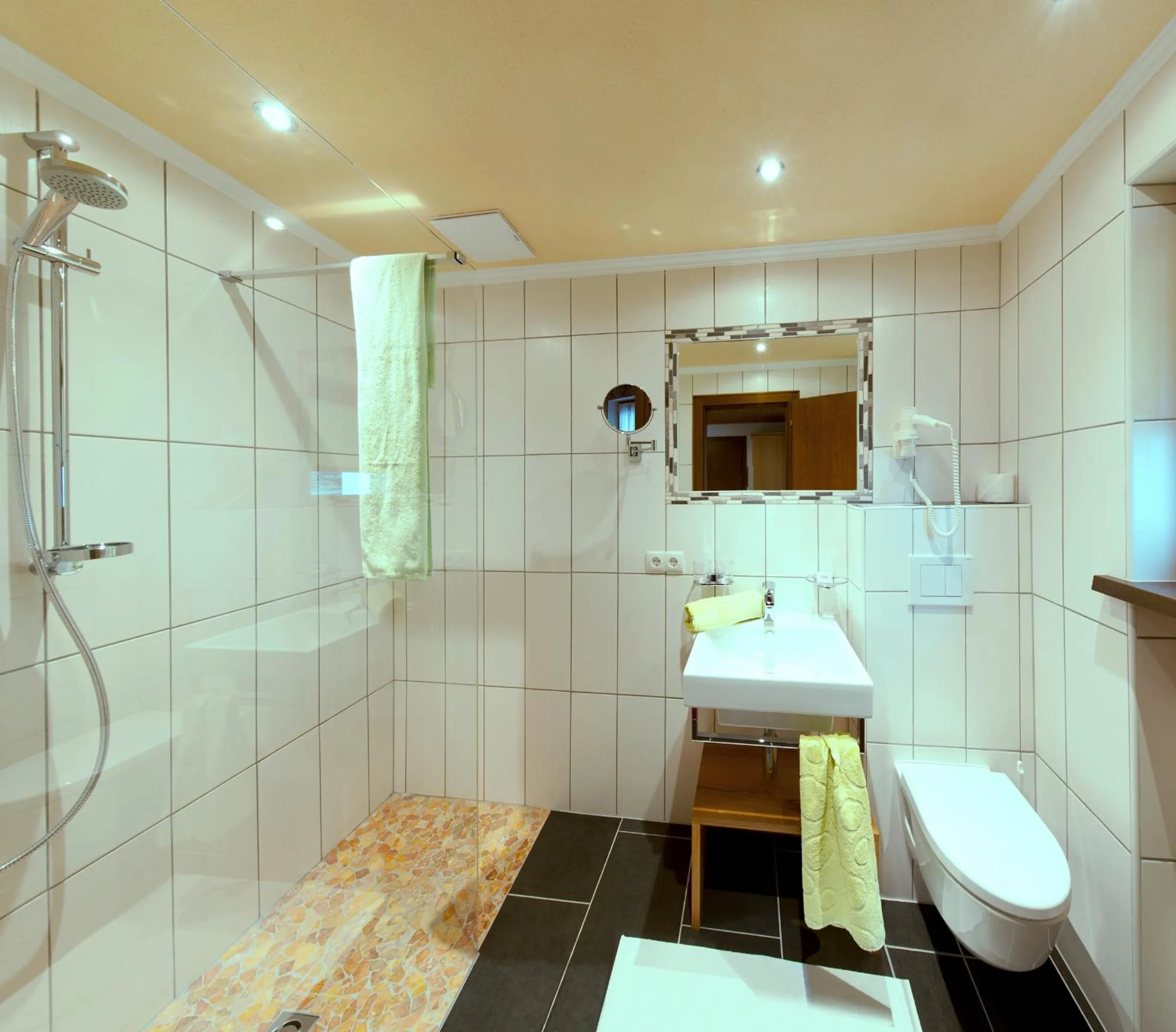 Bathroom in Hotel Garni Bergwelt