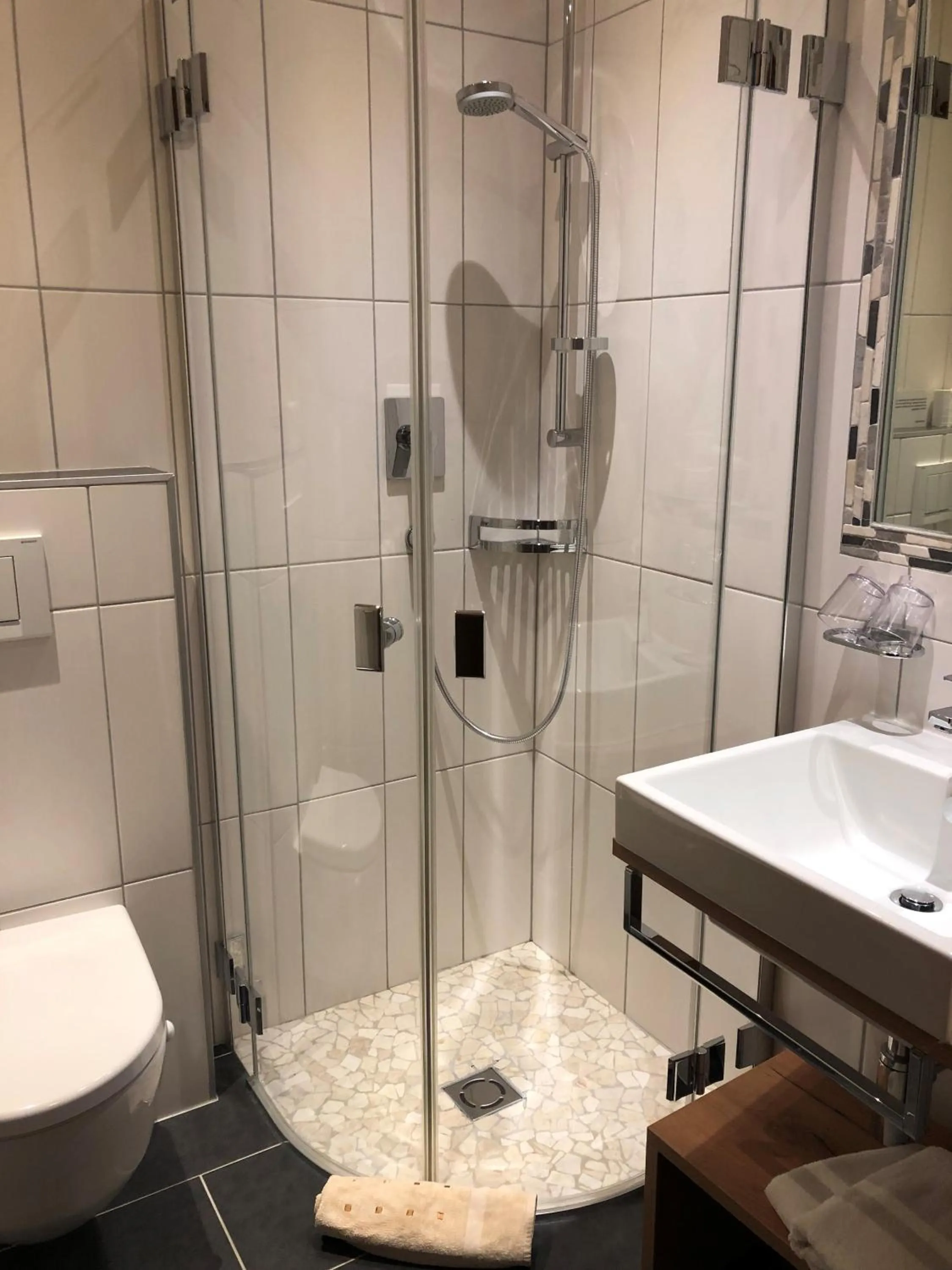 Shower in Hotel Garni Bergwelt