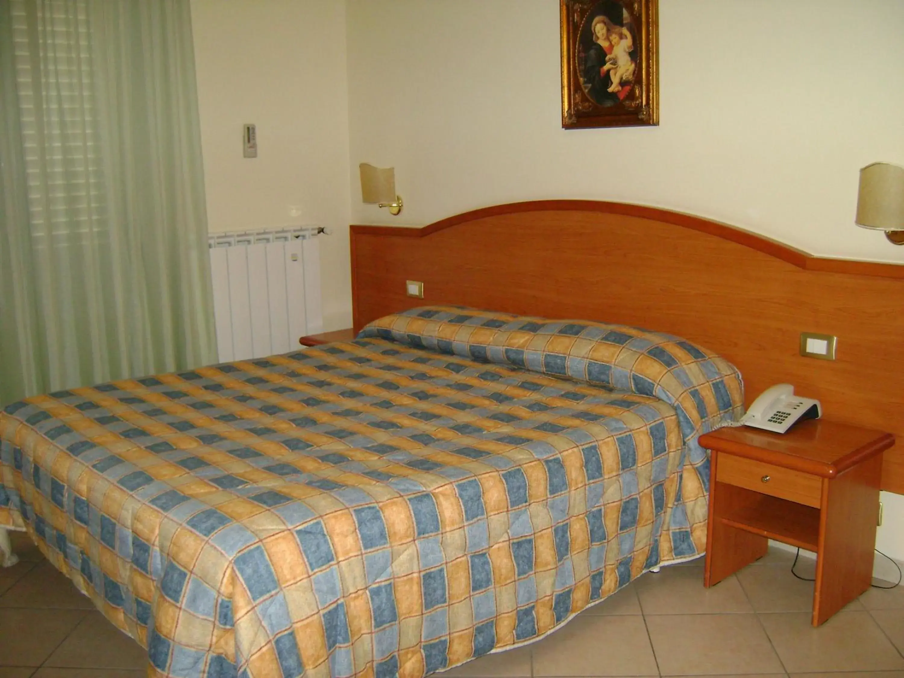 Double or Twin Room in Hotel Continental Double or Twin Room in Hotel Continental