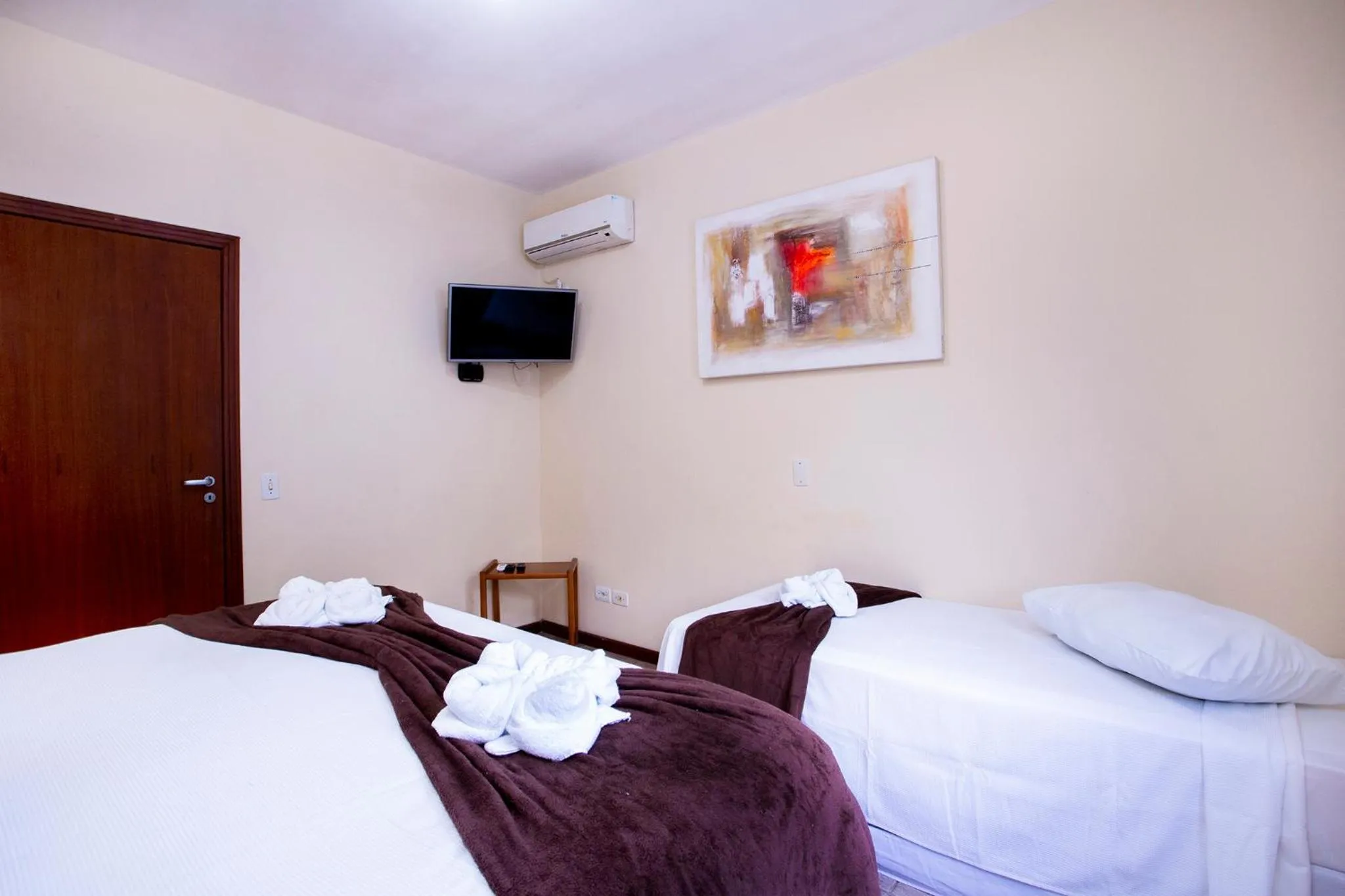 air conditioner, Bed in Pousada Villa Blu Maresias