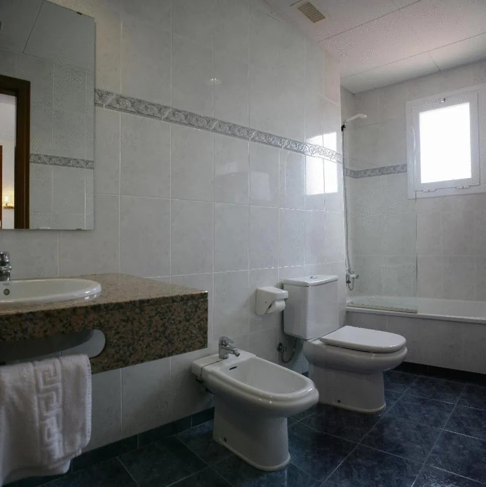 Bathroom in Clipper Affiliated by FERGUS "Youth Recommended"