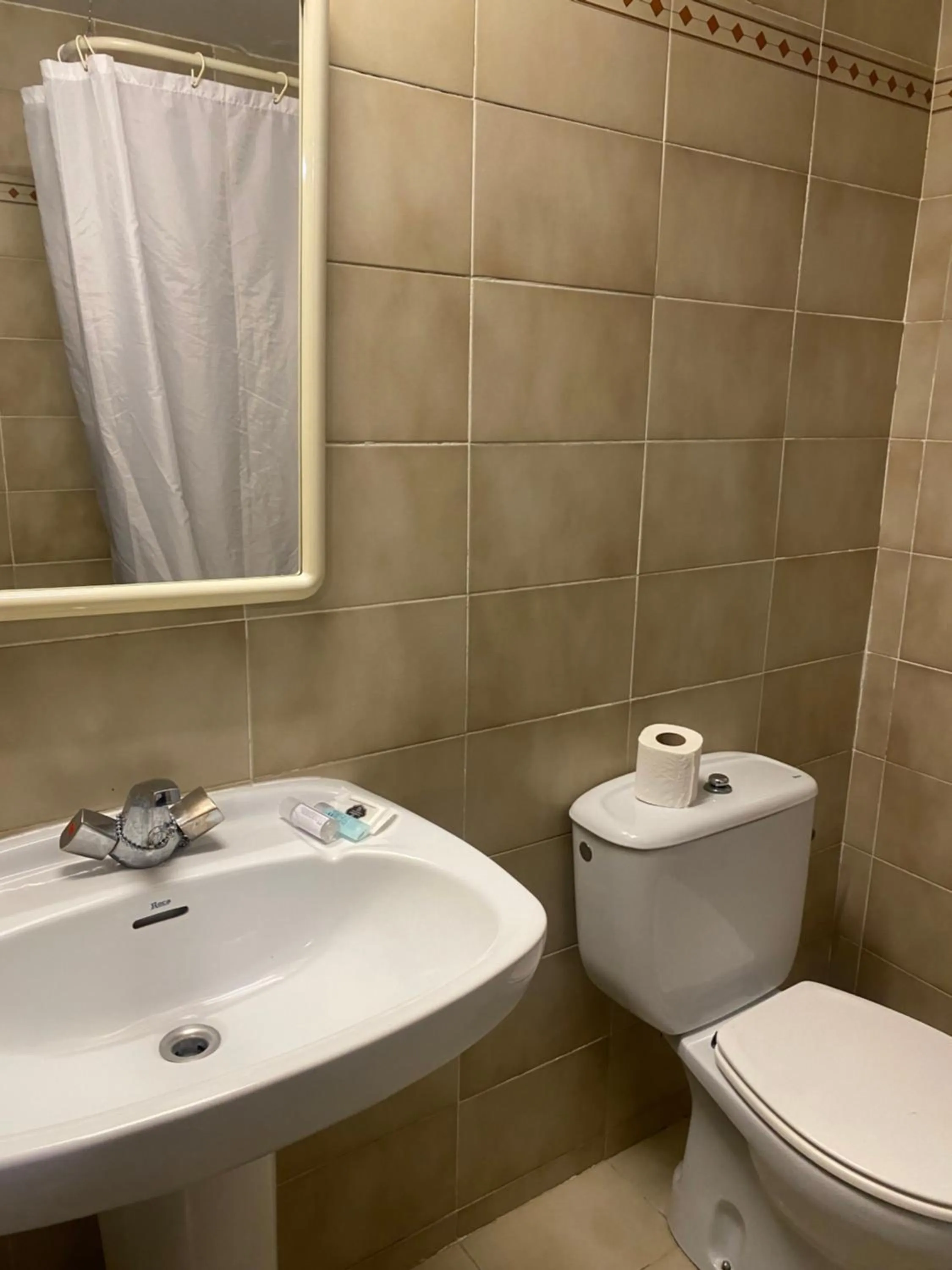 Bathroom in Clipper Affiliated by FERGUS "Youth Recommended"