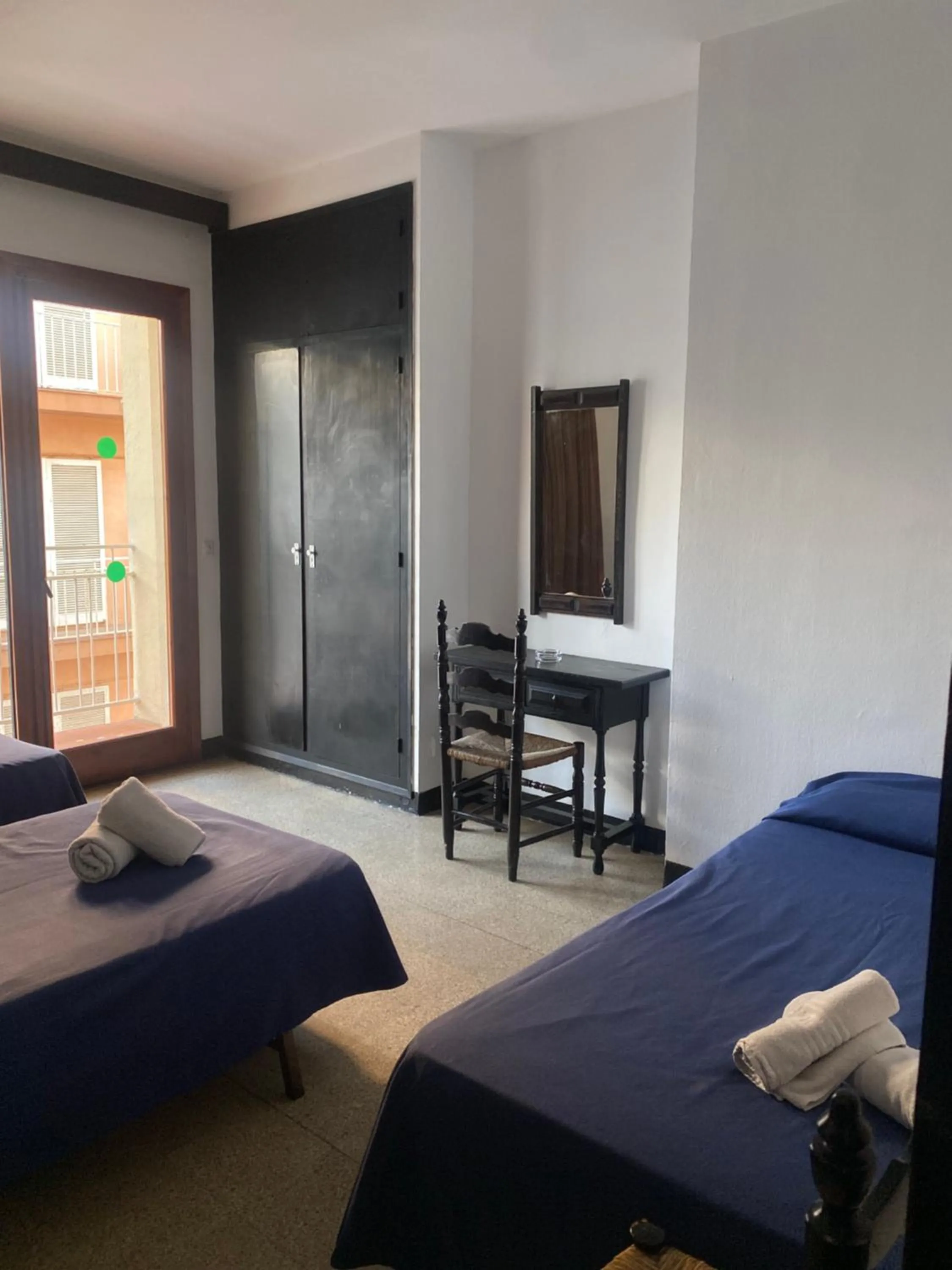 Photo of the whole room, Bed in Clipper Affiliated by FERGUS "Youth Recommended"