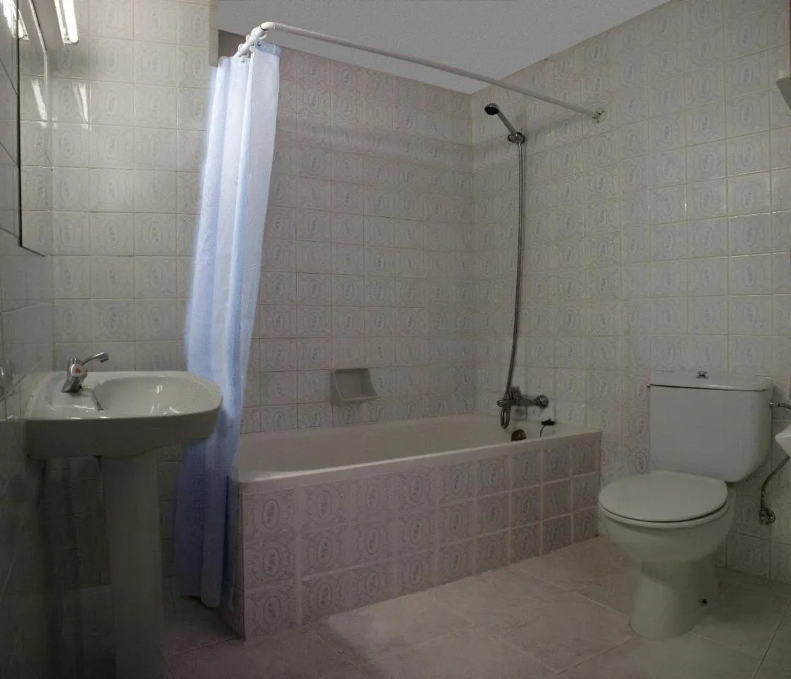 Bathroom in Clipper Affiliated by FERGUS "Youth Recommended"