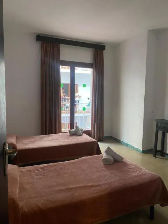 Double Room with Pool View in Clipper Affiliated by FERGUS "Youth Recommended" Double Room with Pool View in Clipper Affiliated by FERGUS "Youth Recommended"