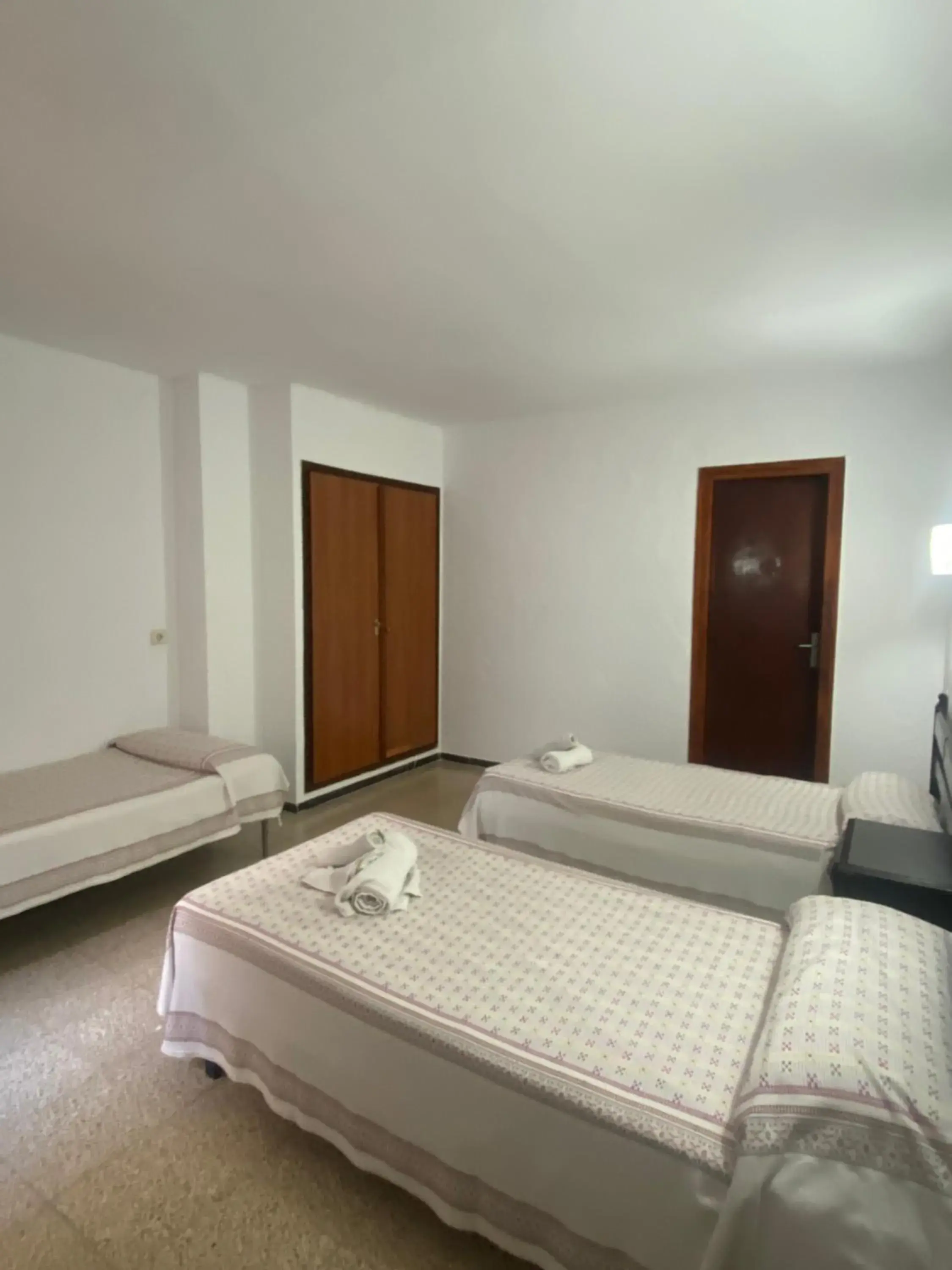 Twin Room with Extra Bed in Clipper Affiliated by FERGUS "Youth Recommended" Twin Room with Extra Bed in Clipper Affiliated by FERGUS "Youth Recommended"