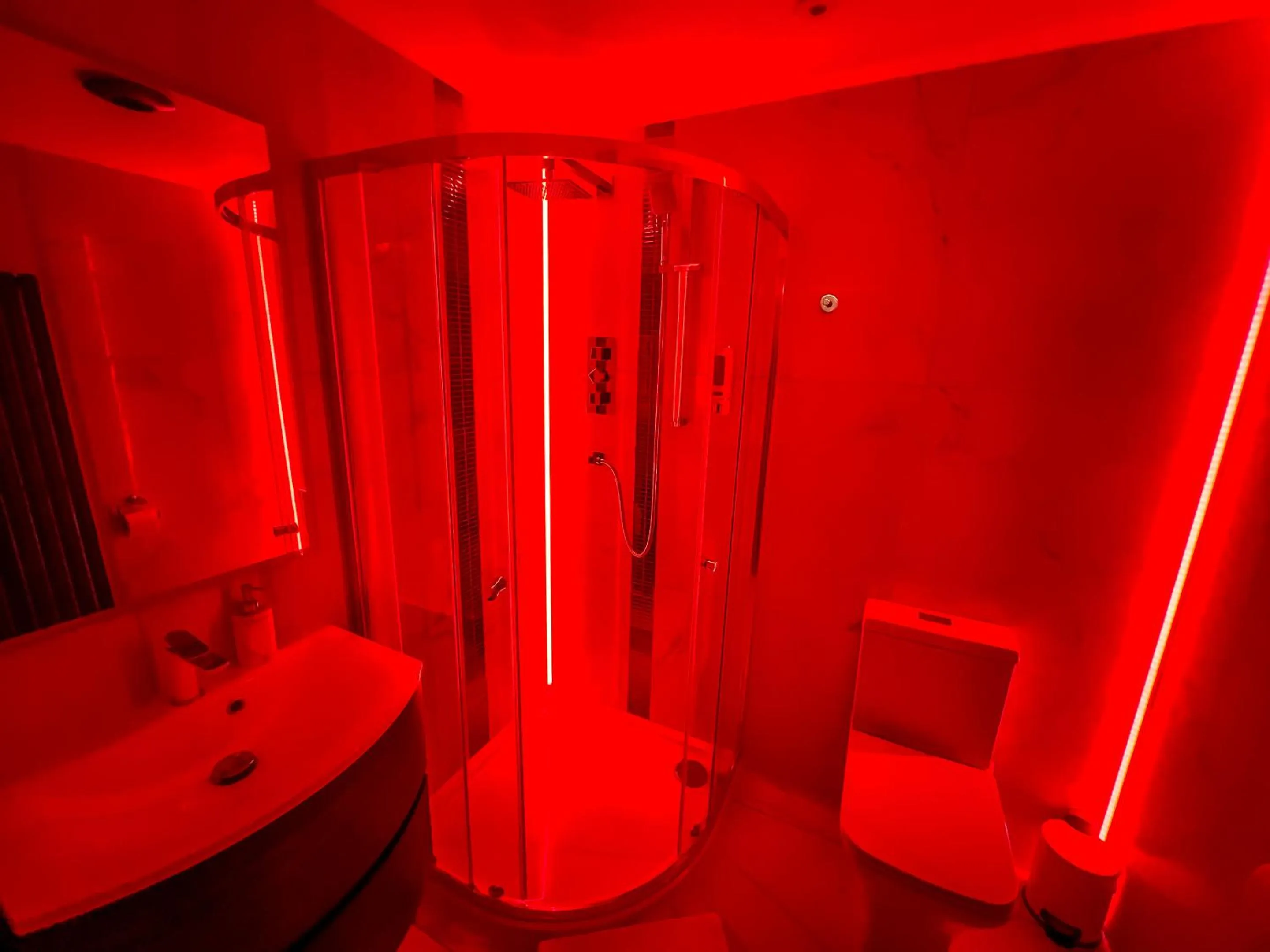 Bathroom in Quayside Hotel & Bar