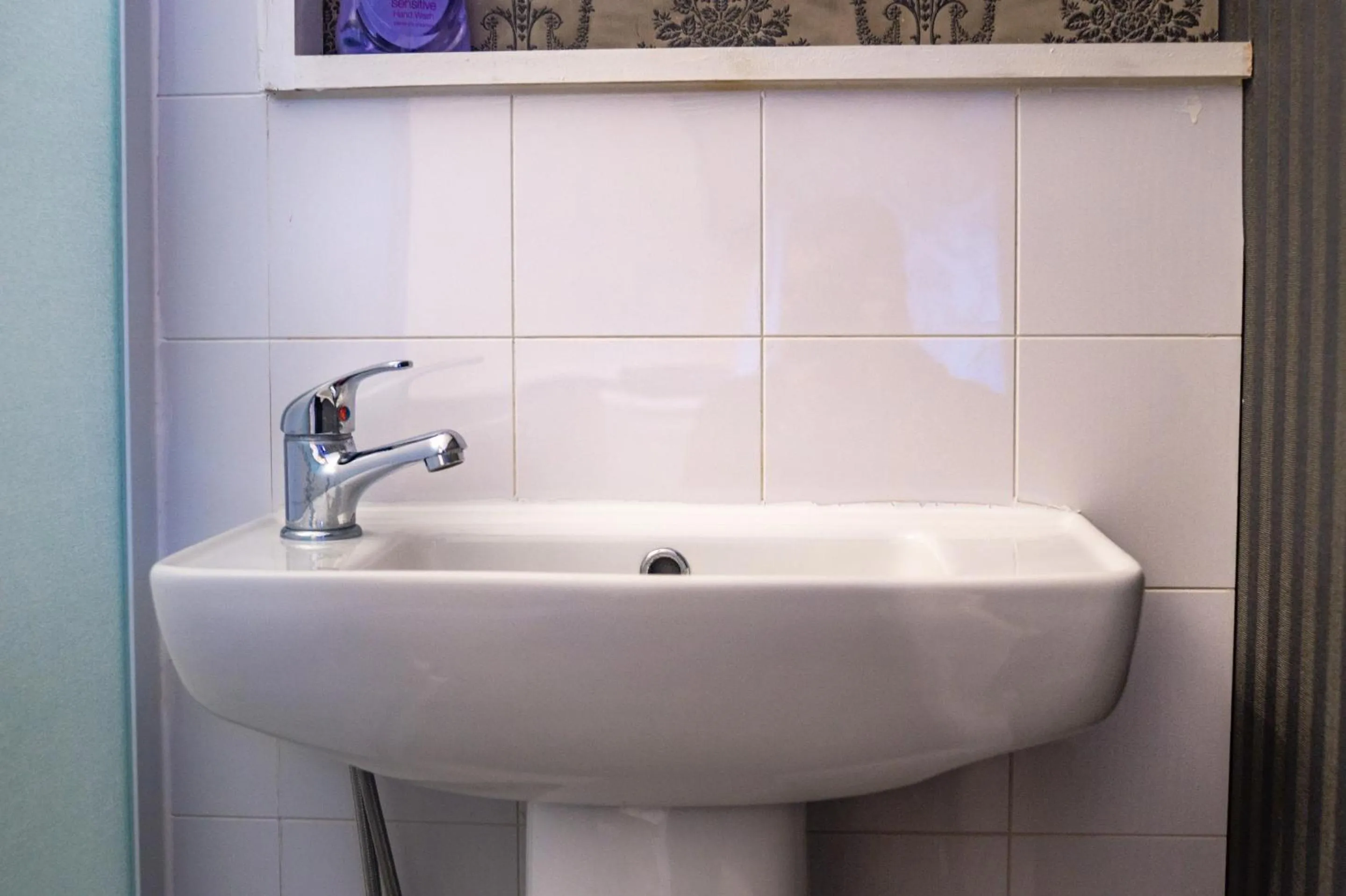 Bathroom in Quayside Hotel & Bar