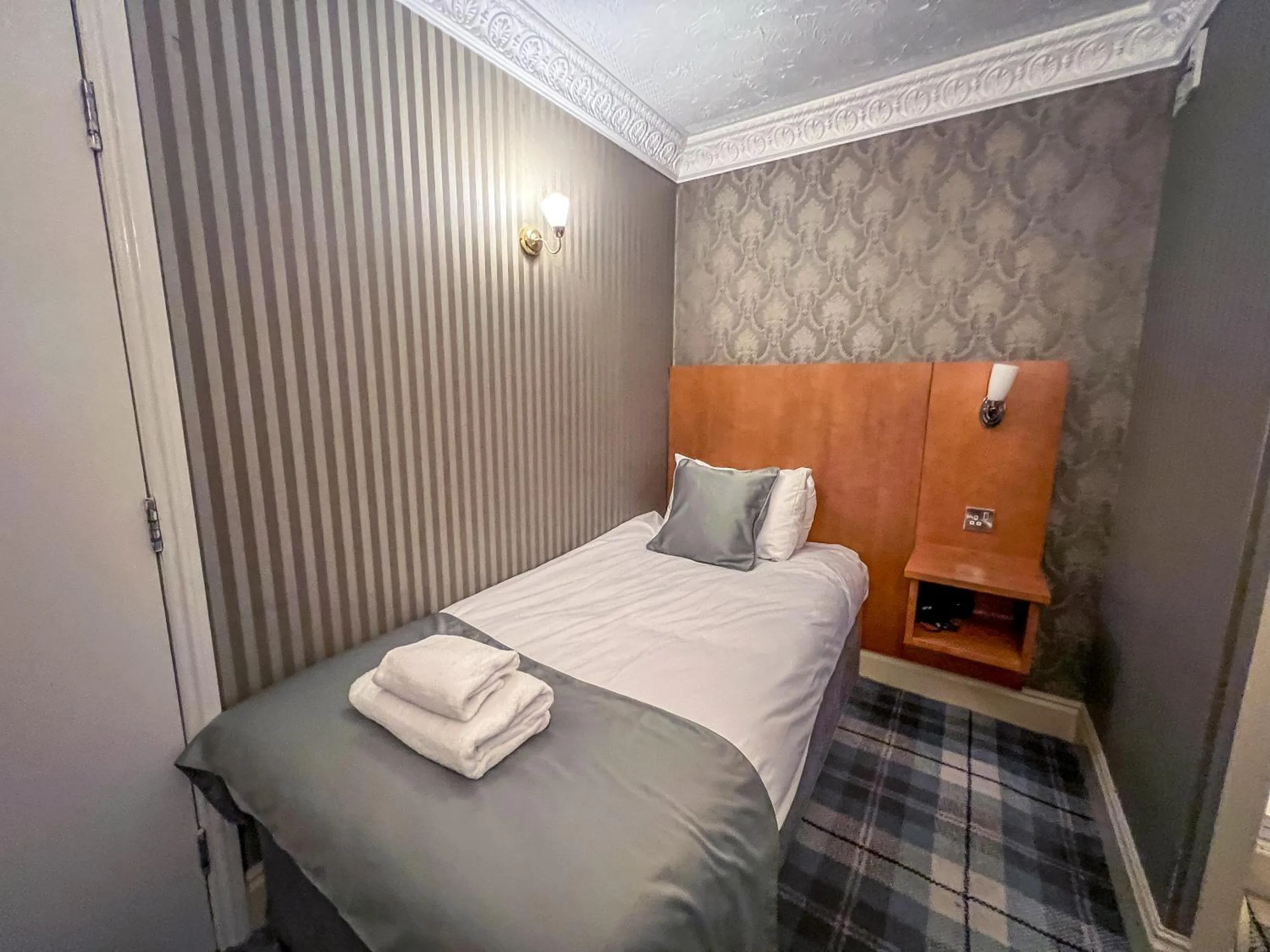 Bedroom, Bed in Quayside Hotel & Bar
