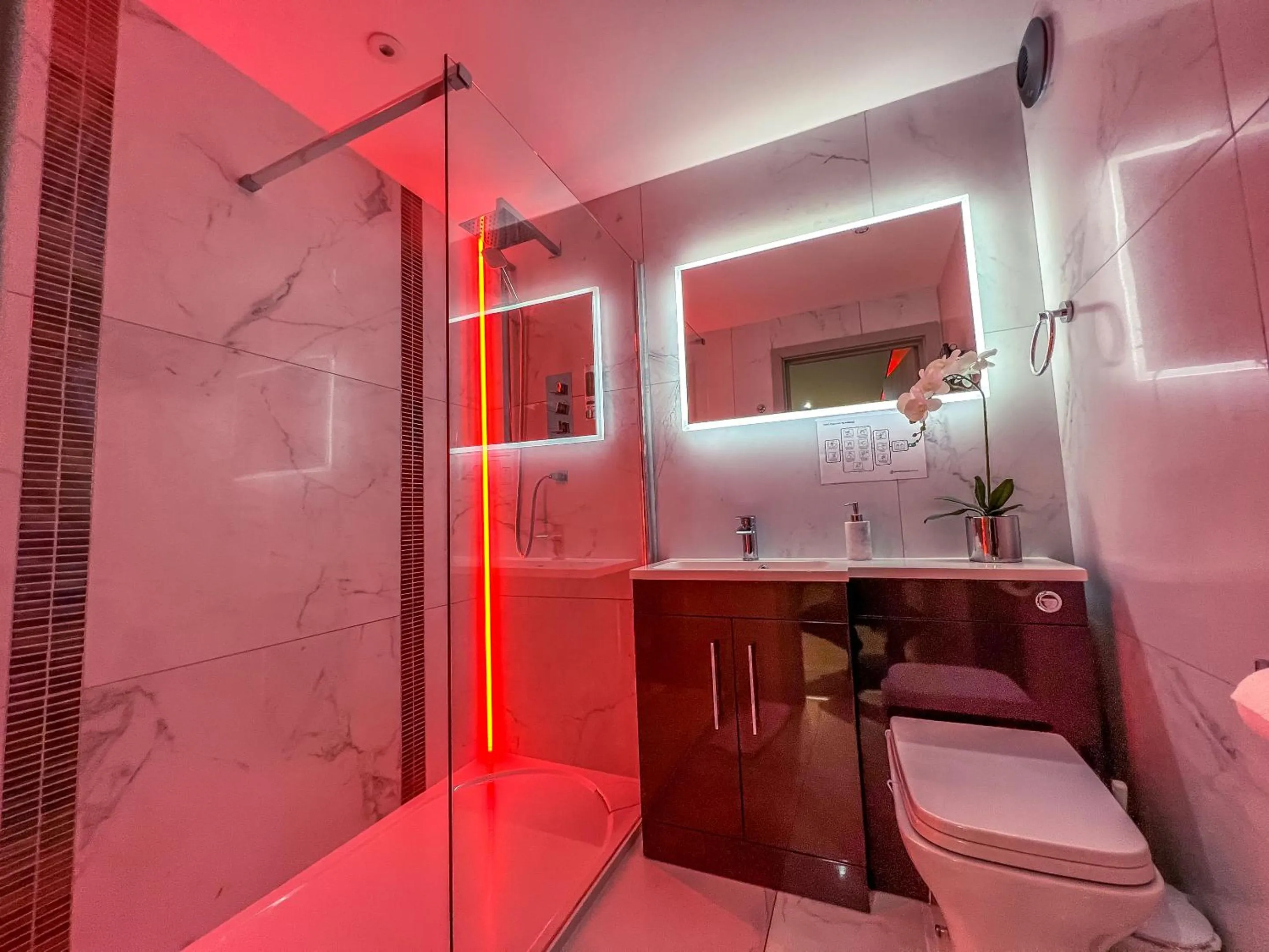 Bathroom in Quayside Hotel & Bar