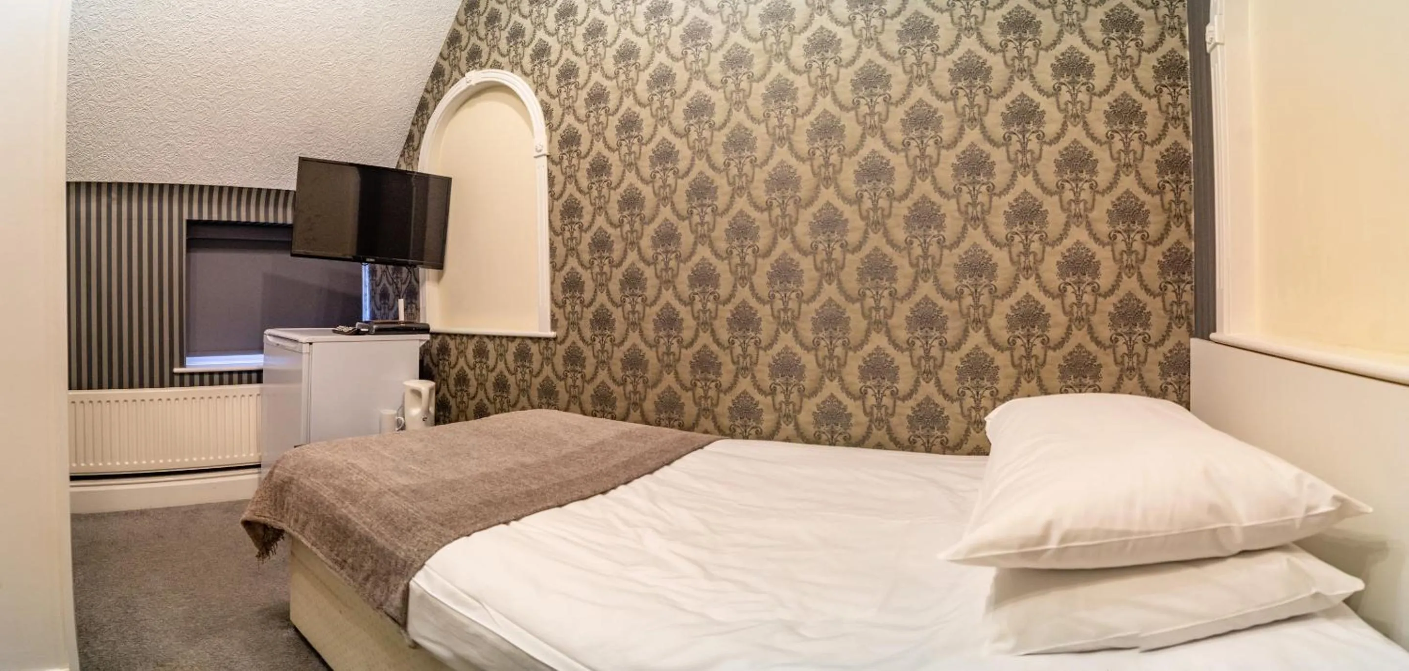 Bedroom, Bed in Quayside Hotel & Bar