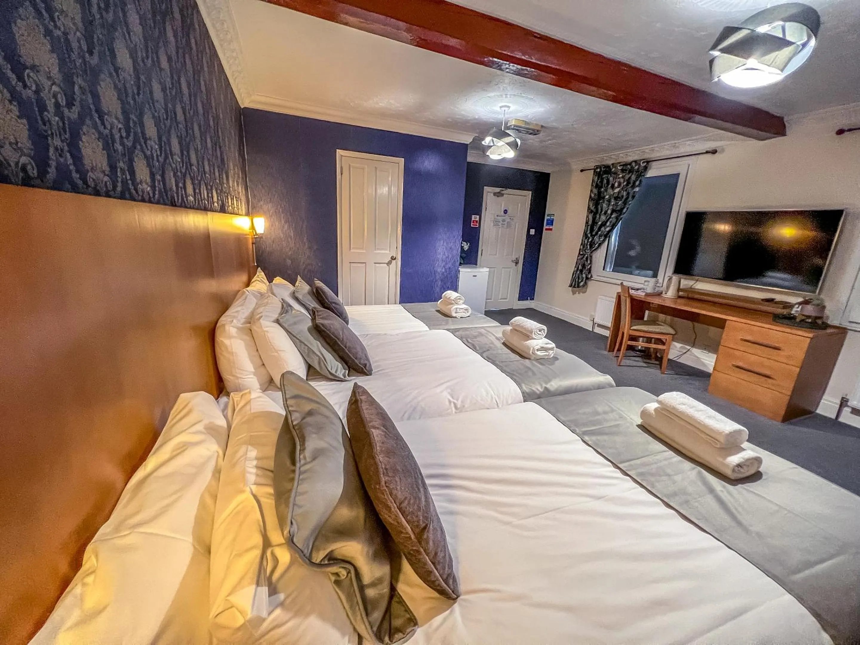 Bedroom, Bed in Quayside Hotel & Bar