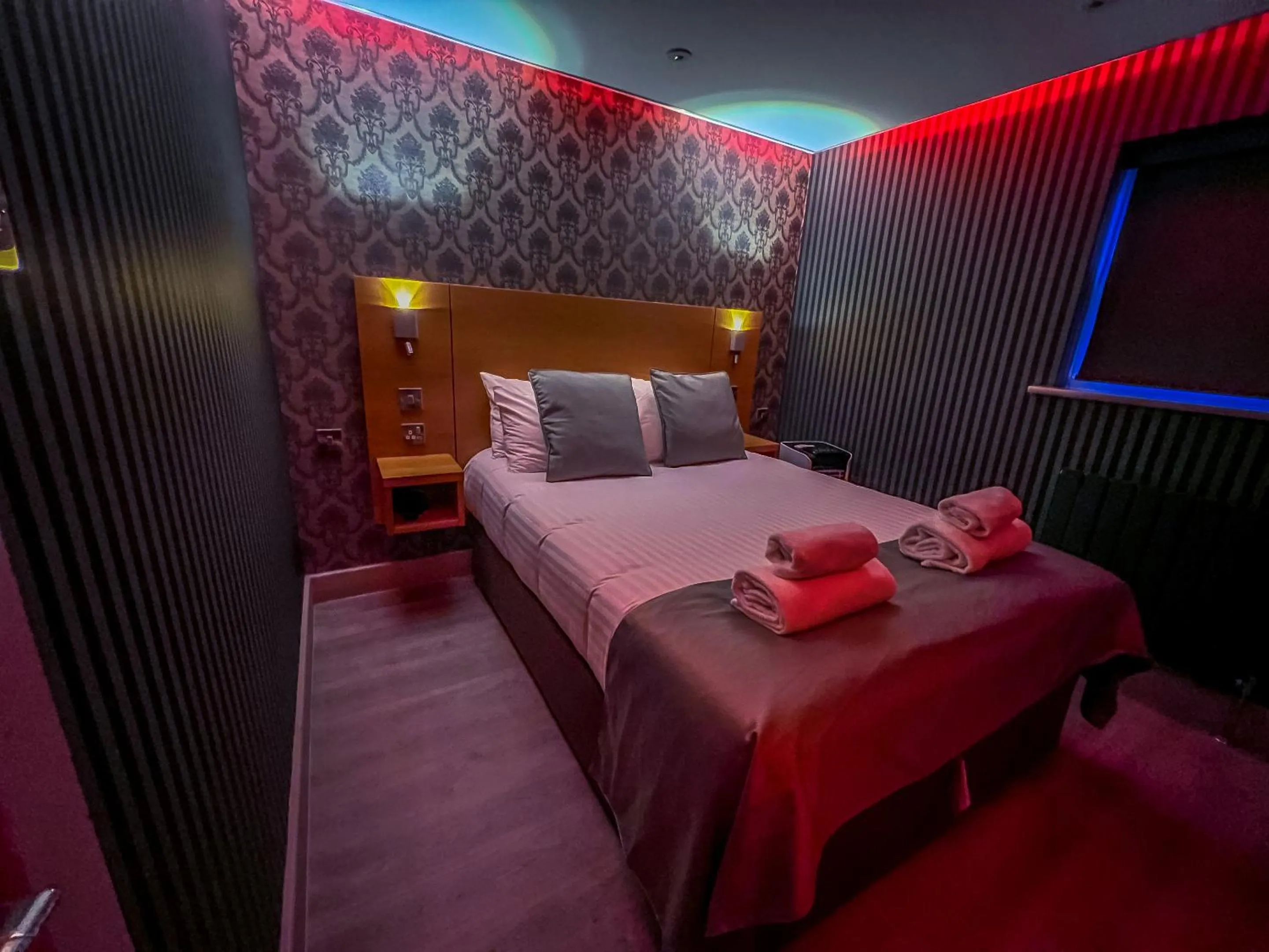 Bedroom, Bed in Quayside Hotel & Bar