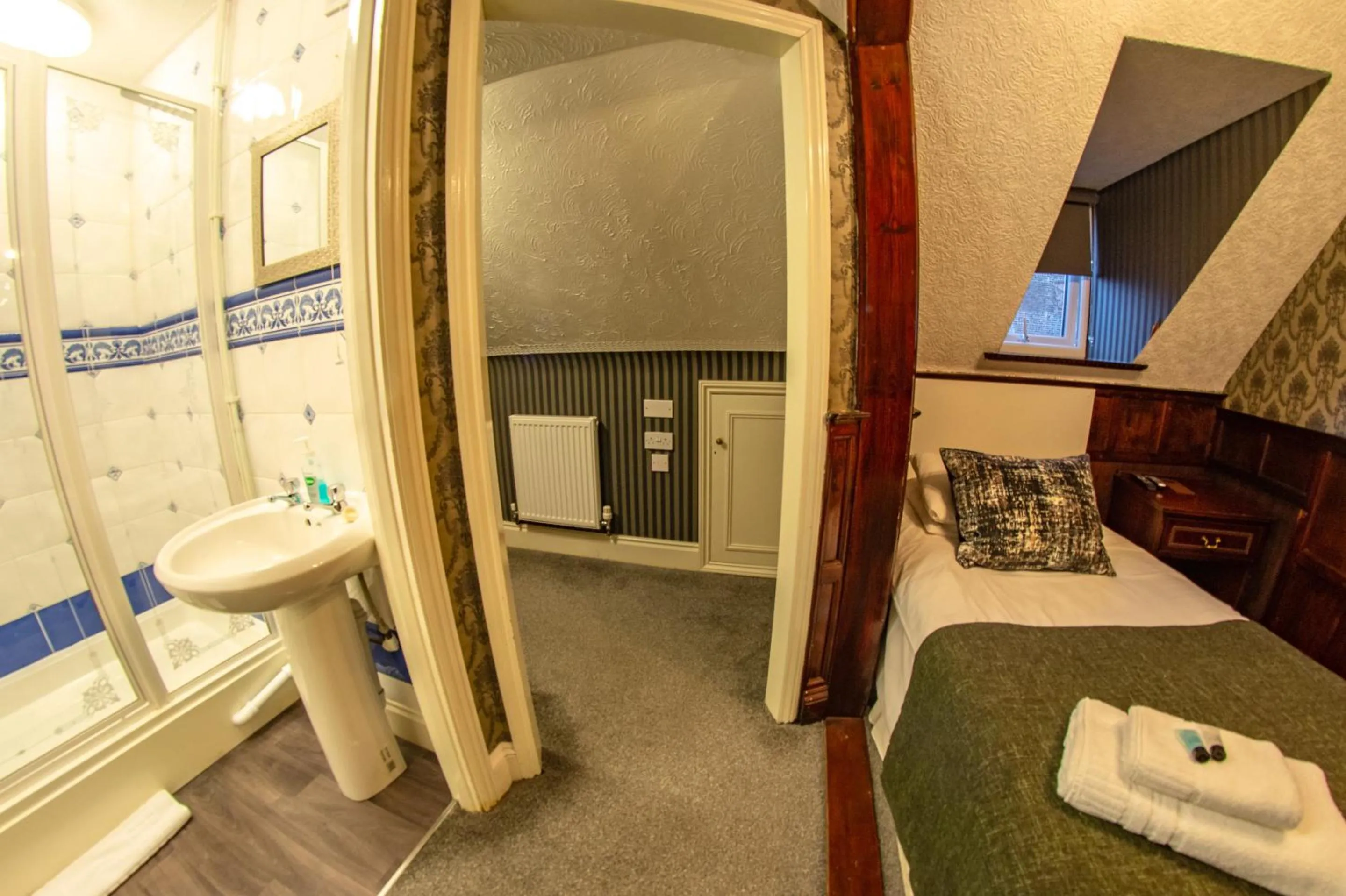 Bedroom in Quayside Hotel & Bar