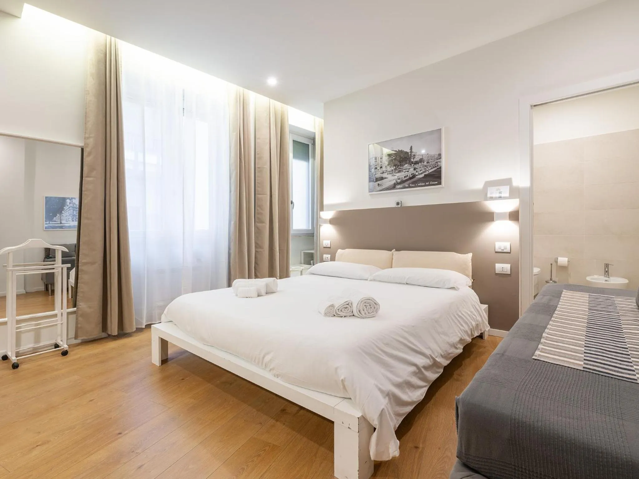 Bedroom, Bed in Dome