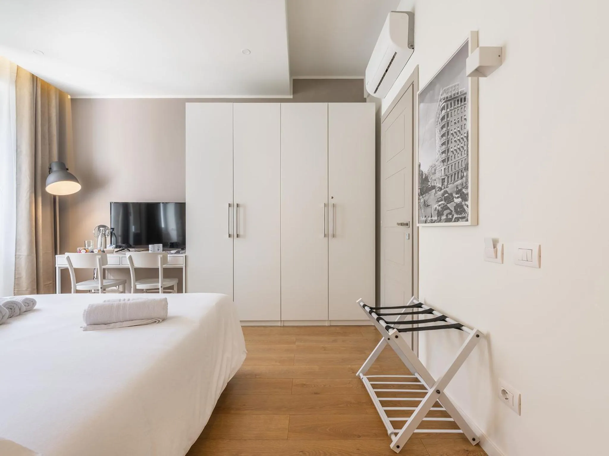 Bedroom, Bed in Dome