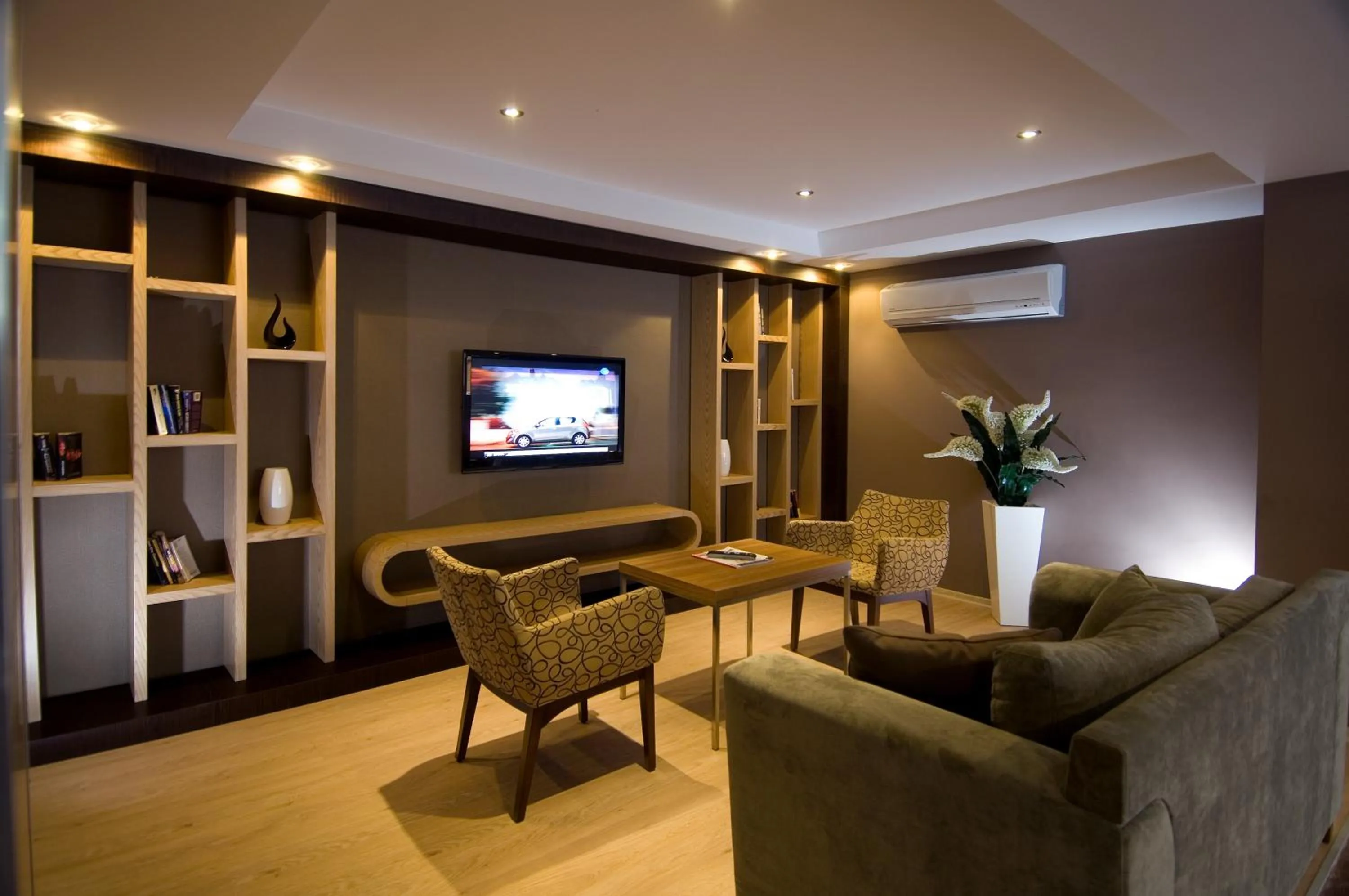 TV and multimedia in Supreme Hotel