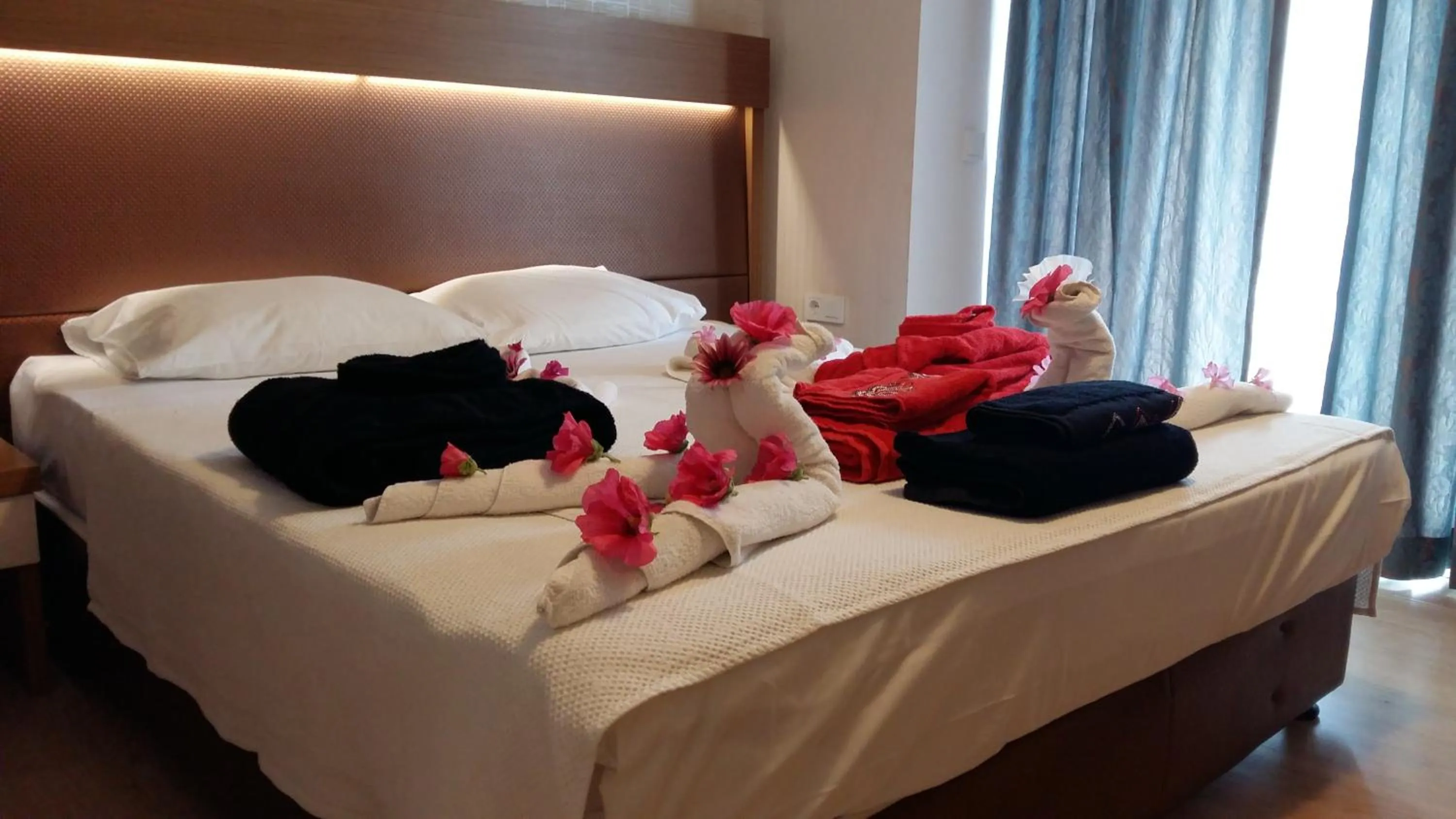 Bedroom, Bed in Supreme Hotel