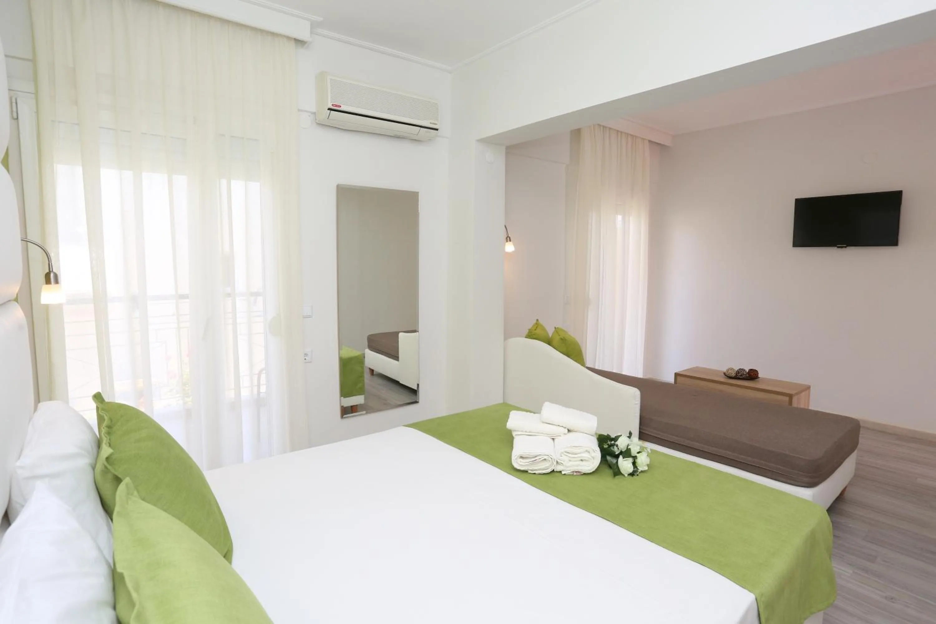 TV and multimedia, Bed in Sun Hotel