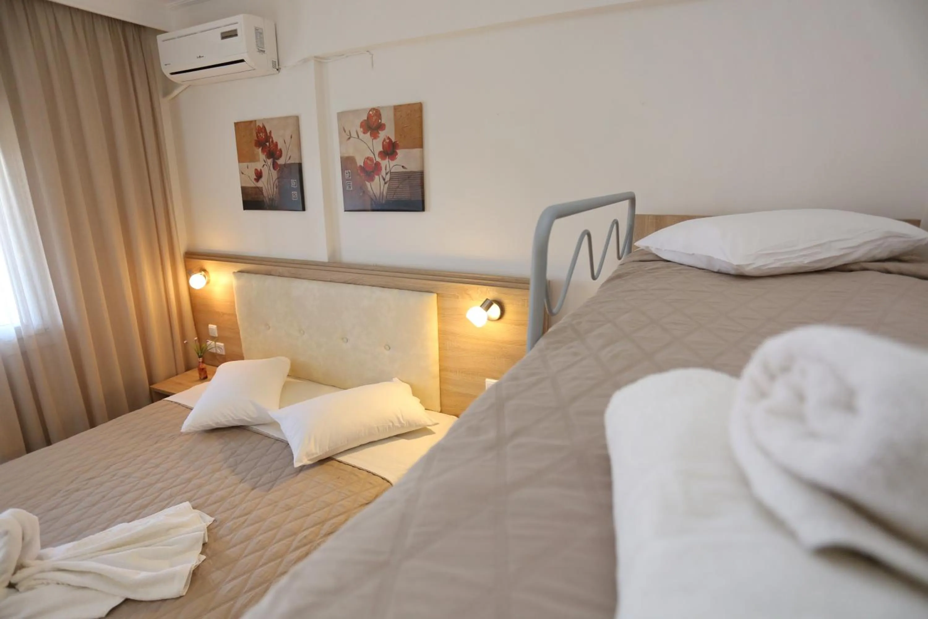 bunk bed, Bed in Sun Hotel