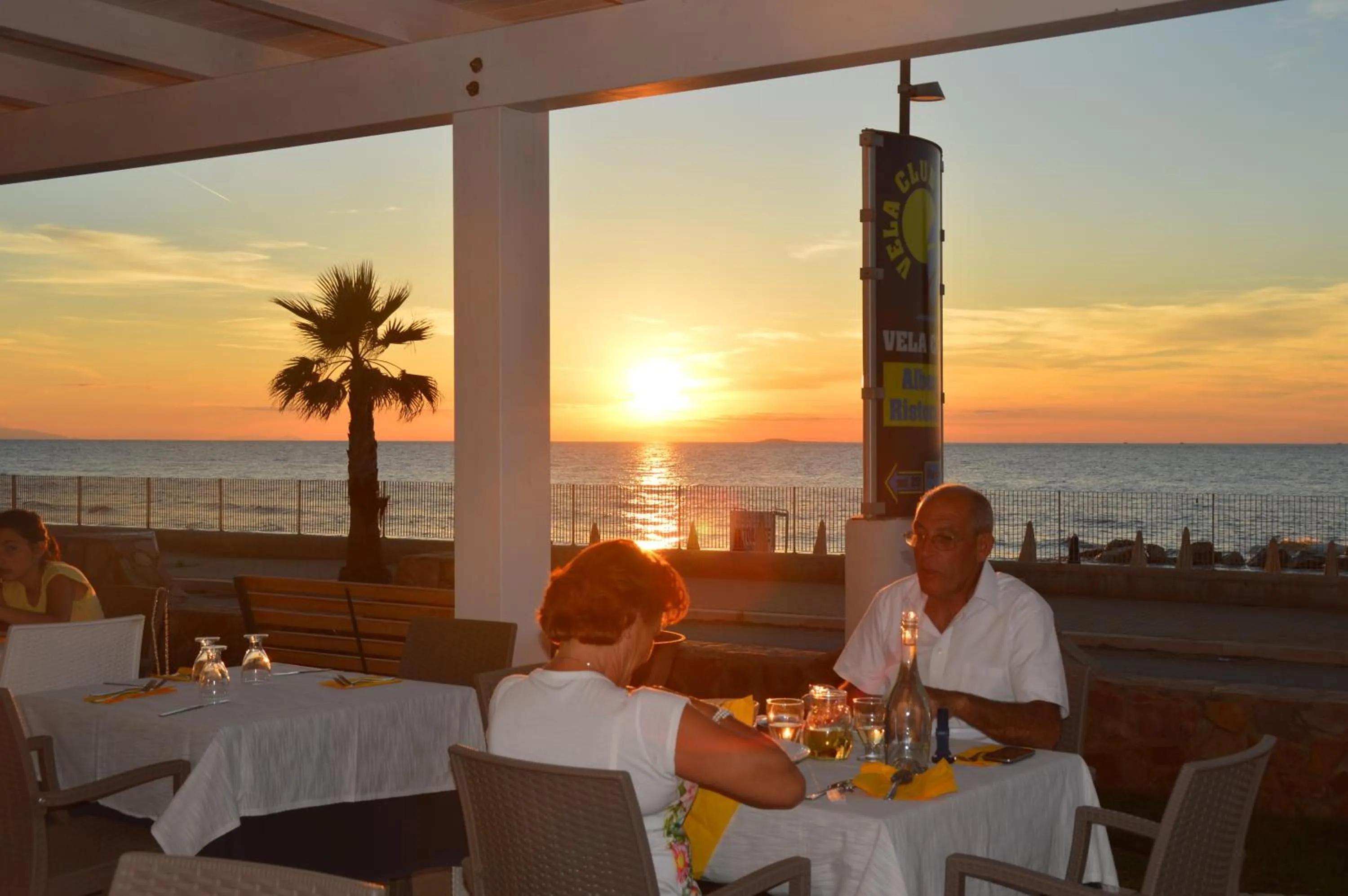 Restaurant/Places to Eat in Vela Club Hotel