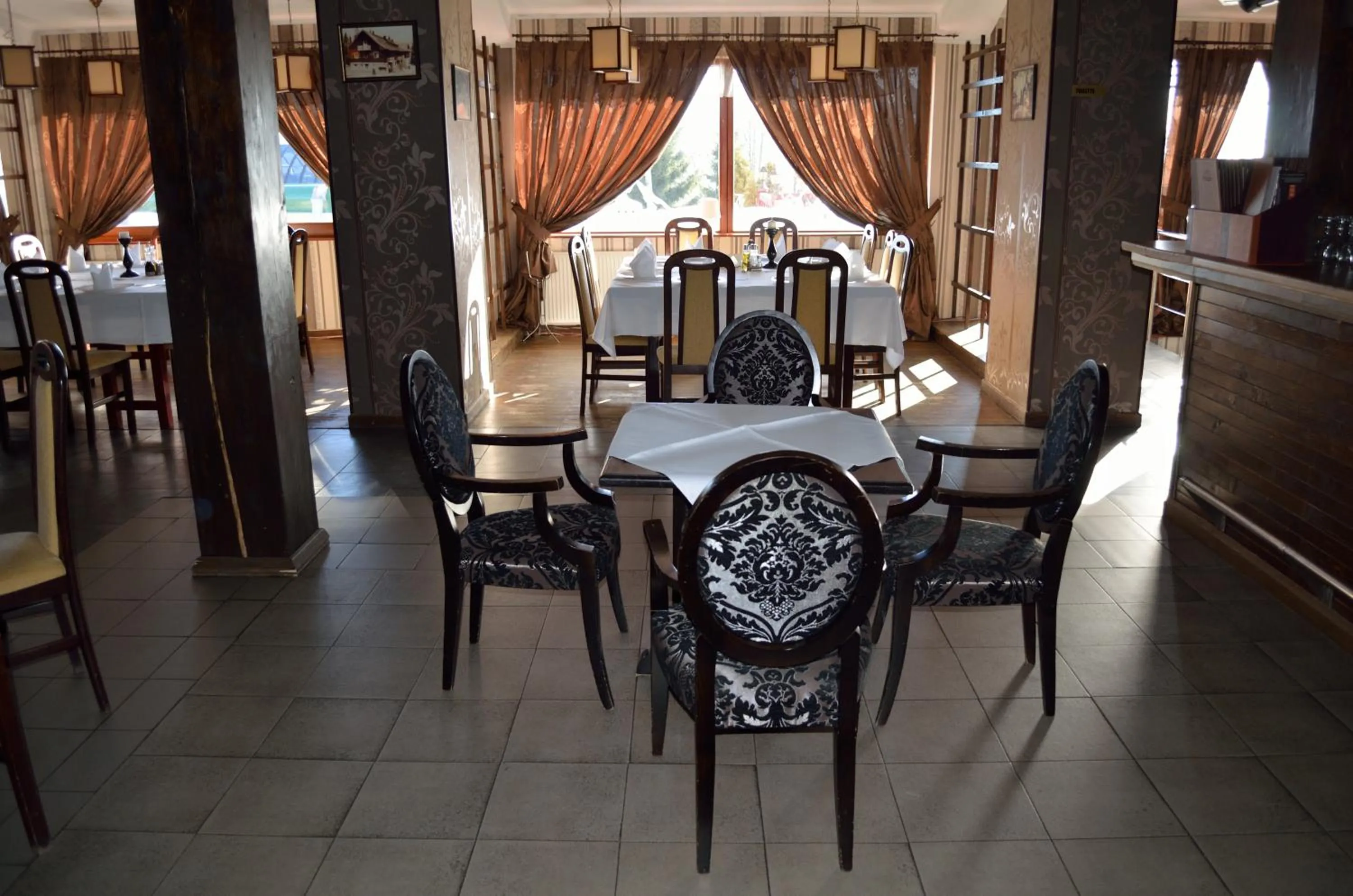 Restaurant/places to eat in Hotel Rusu