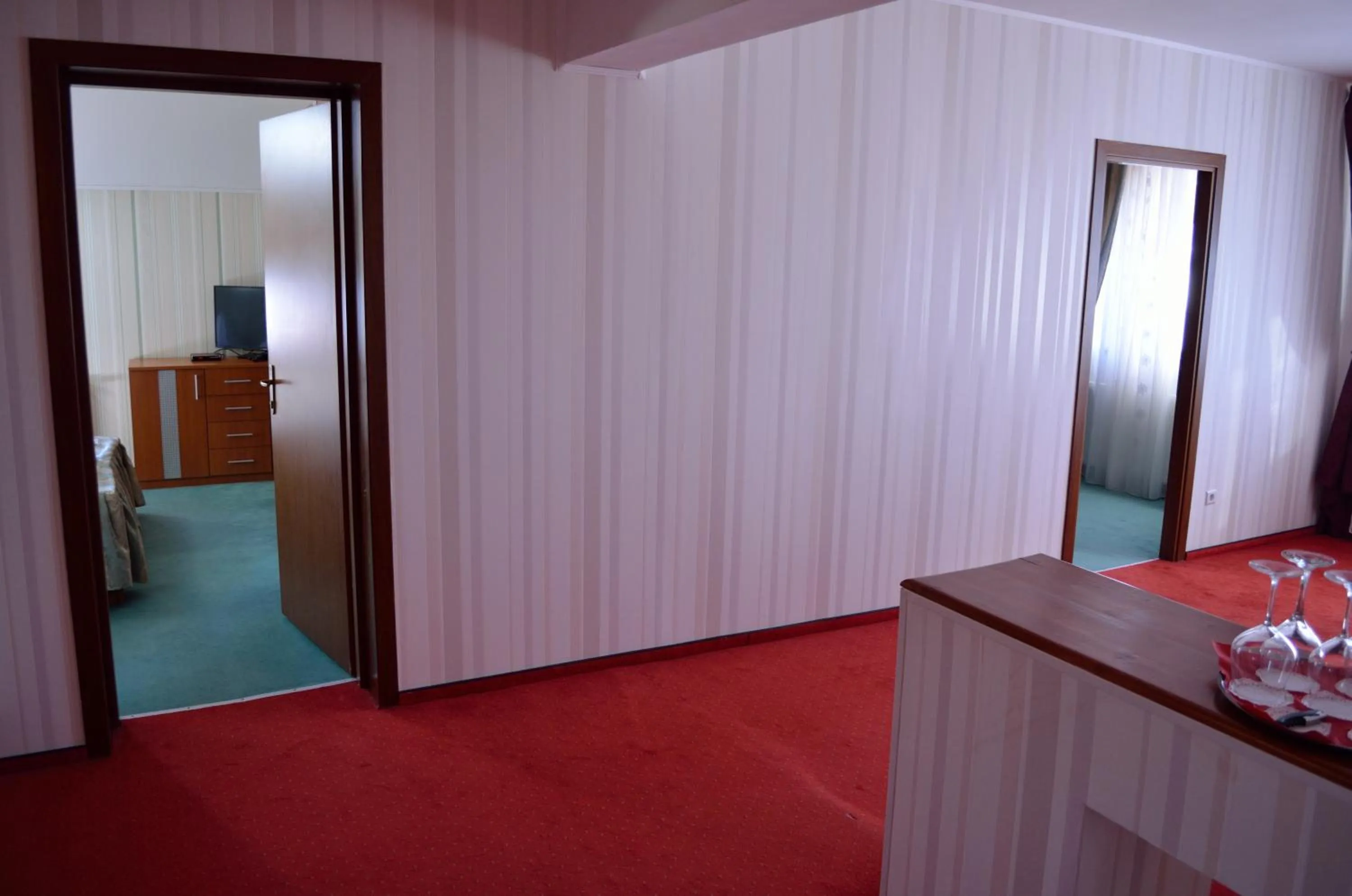 Living room, Bed in Hotel Rusu