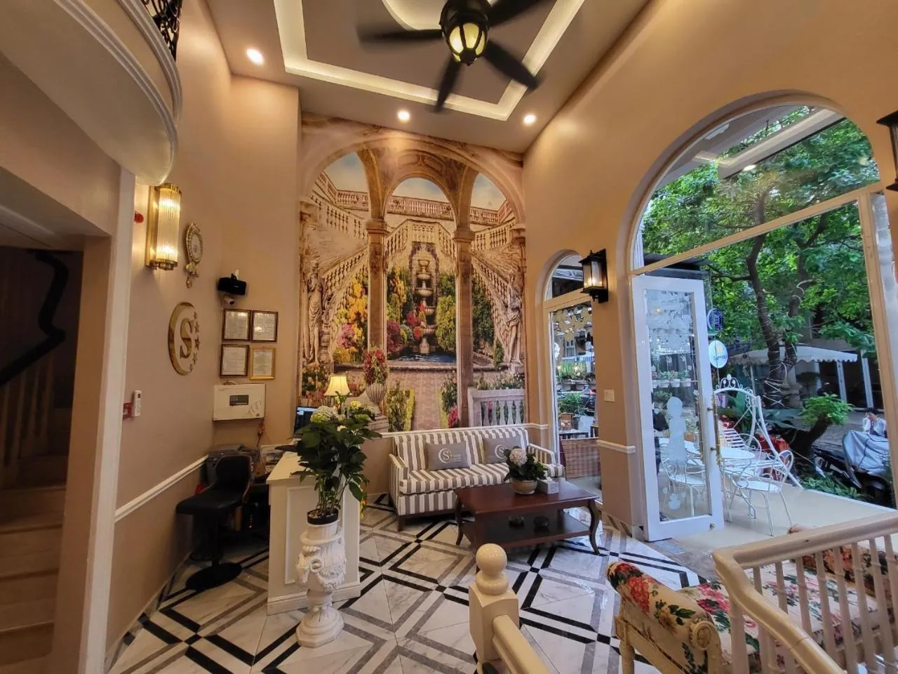 Saigon By Night Luxury Hotel