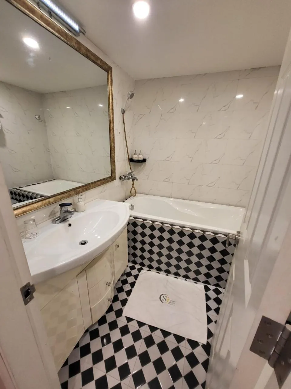 Saigon By Night Luxury Hotel