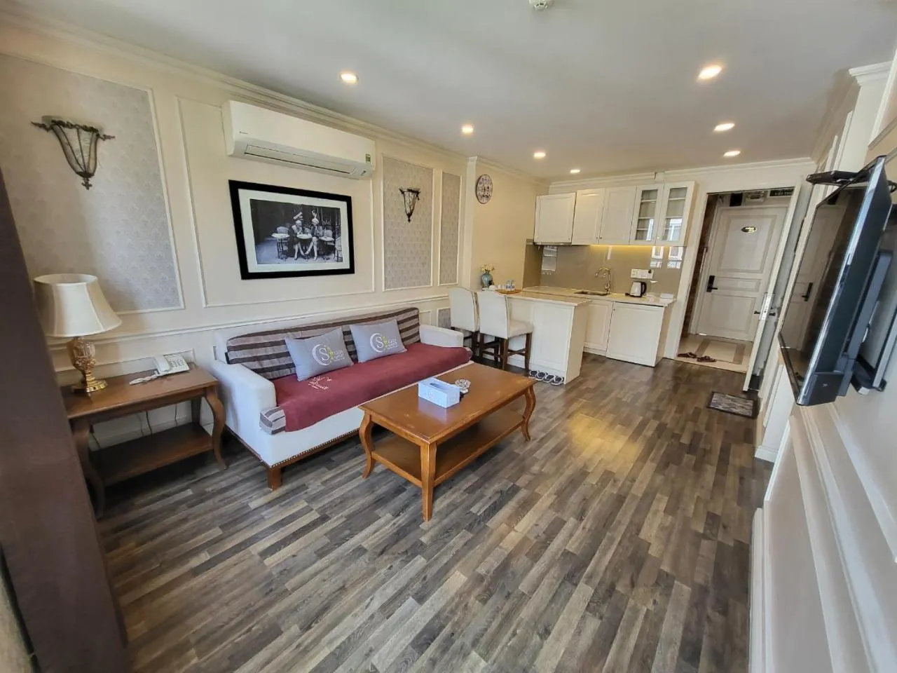 Saigon By Night Luxury Hotel