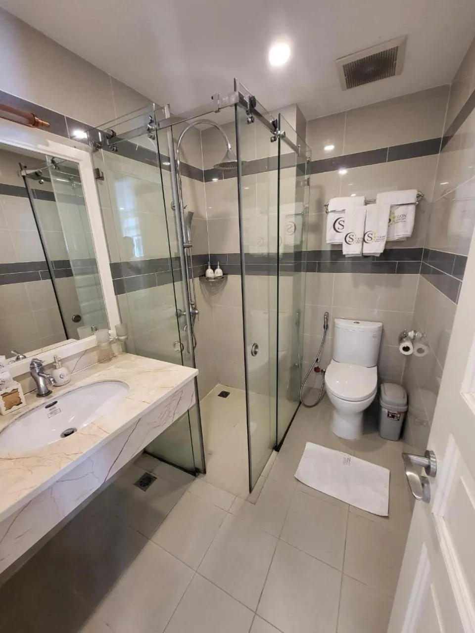 Saigon By Night Luxury Hotel