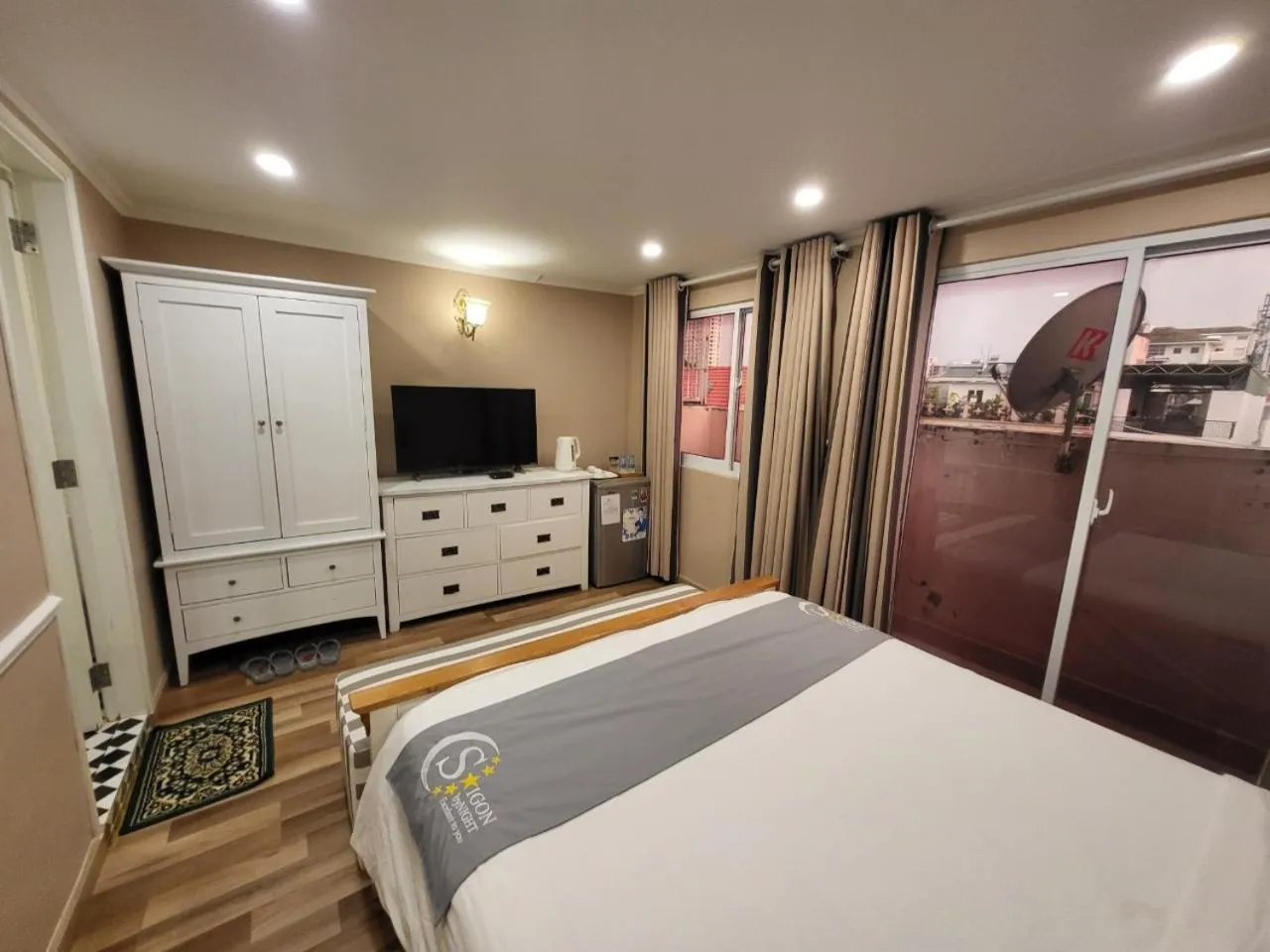 Bed in Saigon By Night Luxury Hotel