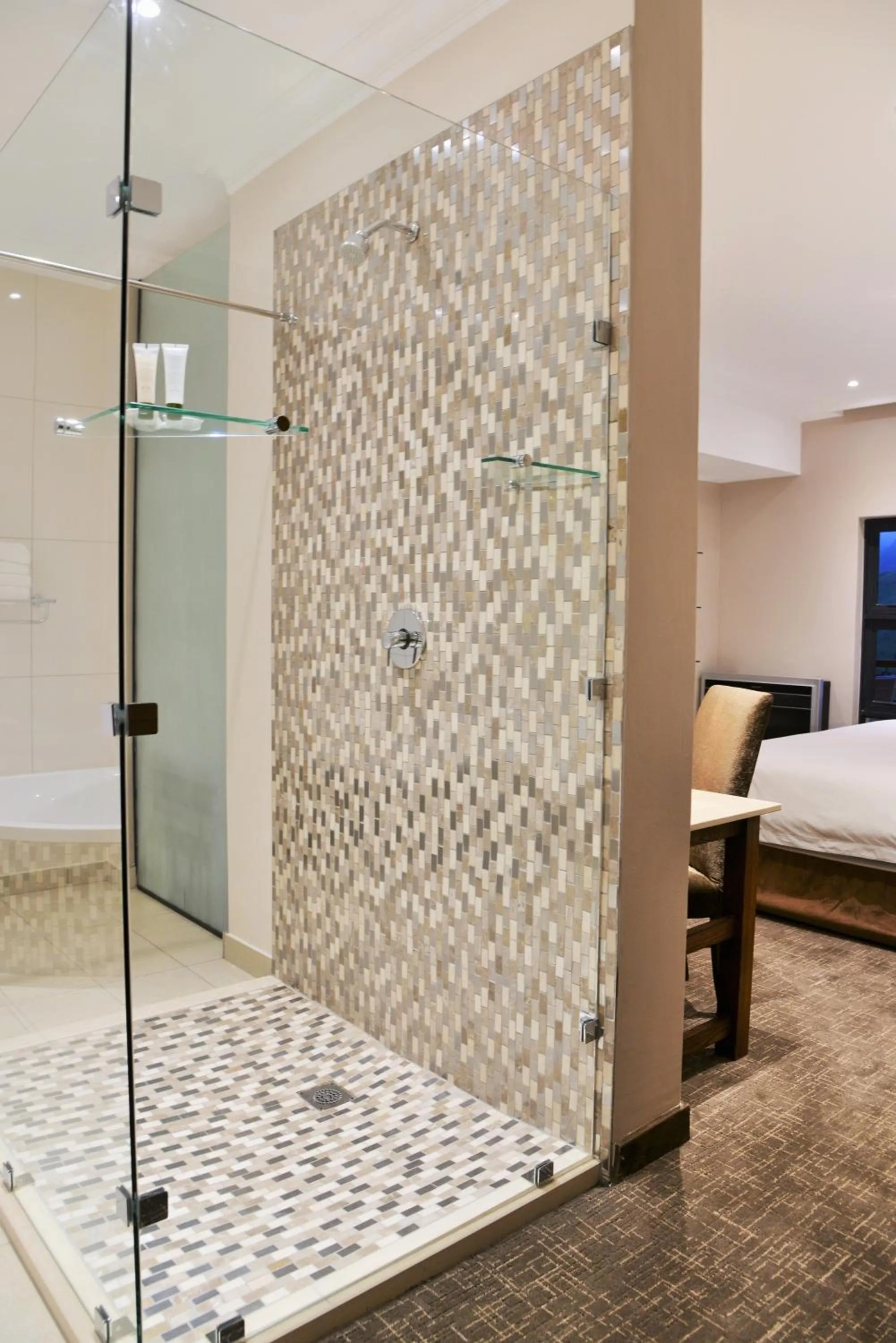 Shower, Bed in Premier Resort Sani Pass