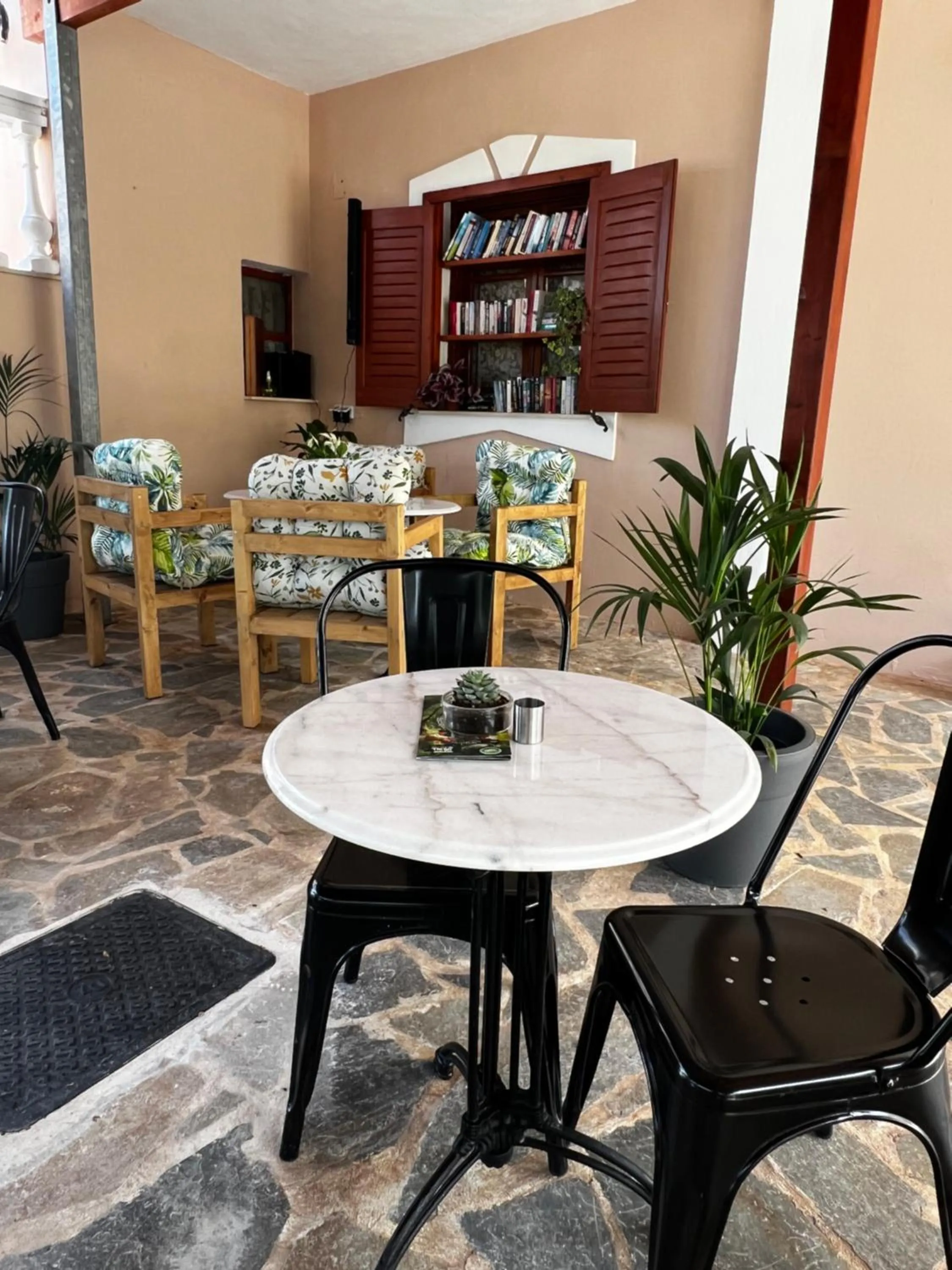 Restaurant/places to eat in Ocean Front Studios 77