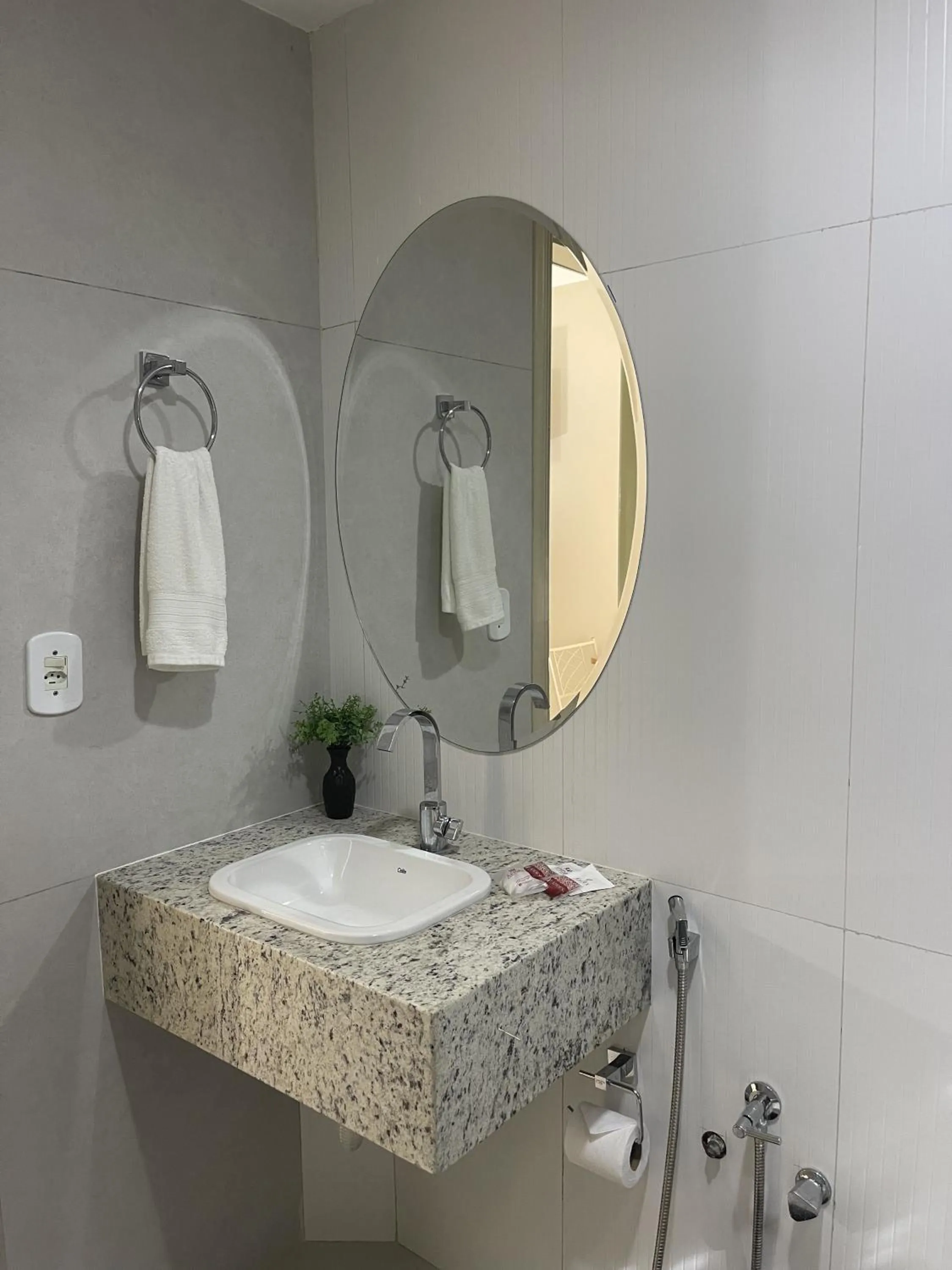 Bathroom in Apides Palace Hotel Ltda