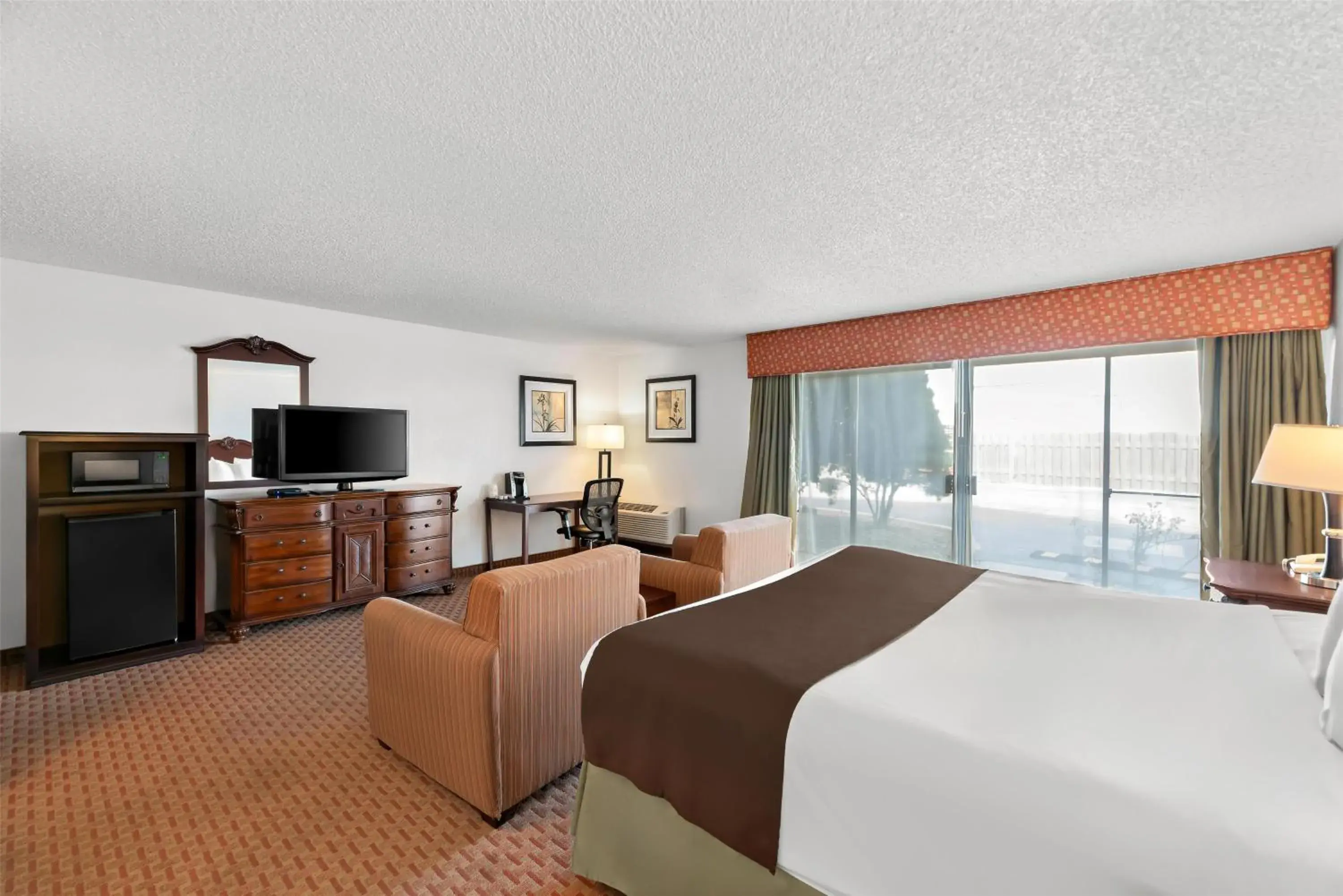 King Room with Walk-In Shower - Mobility Accessible in Best Western Chieftain Inn King Room with Walk-In Shower - Mobility Accessible in Best Western Chieftain Inn