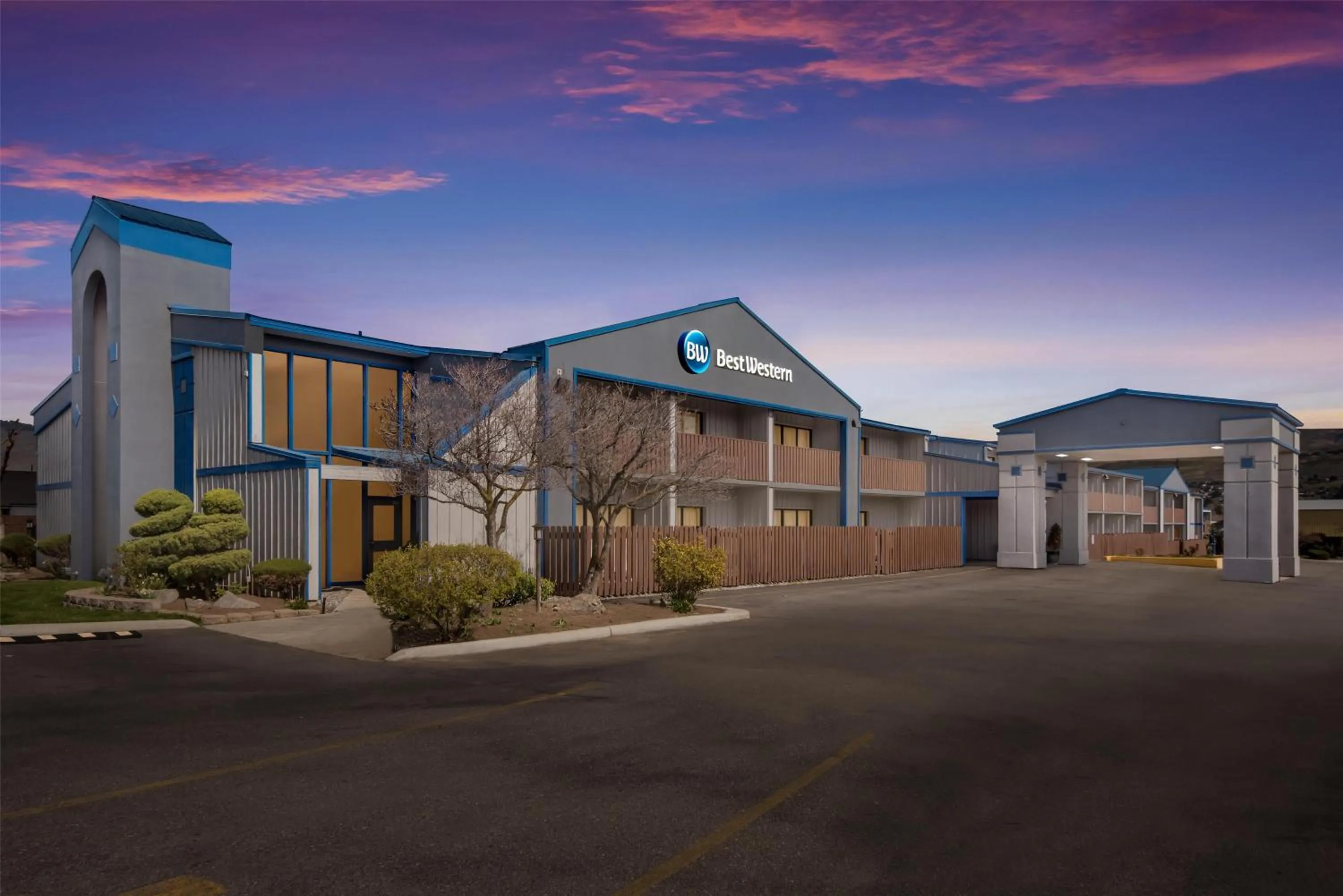 Property building in Best Western Chieftain Inn