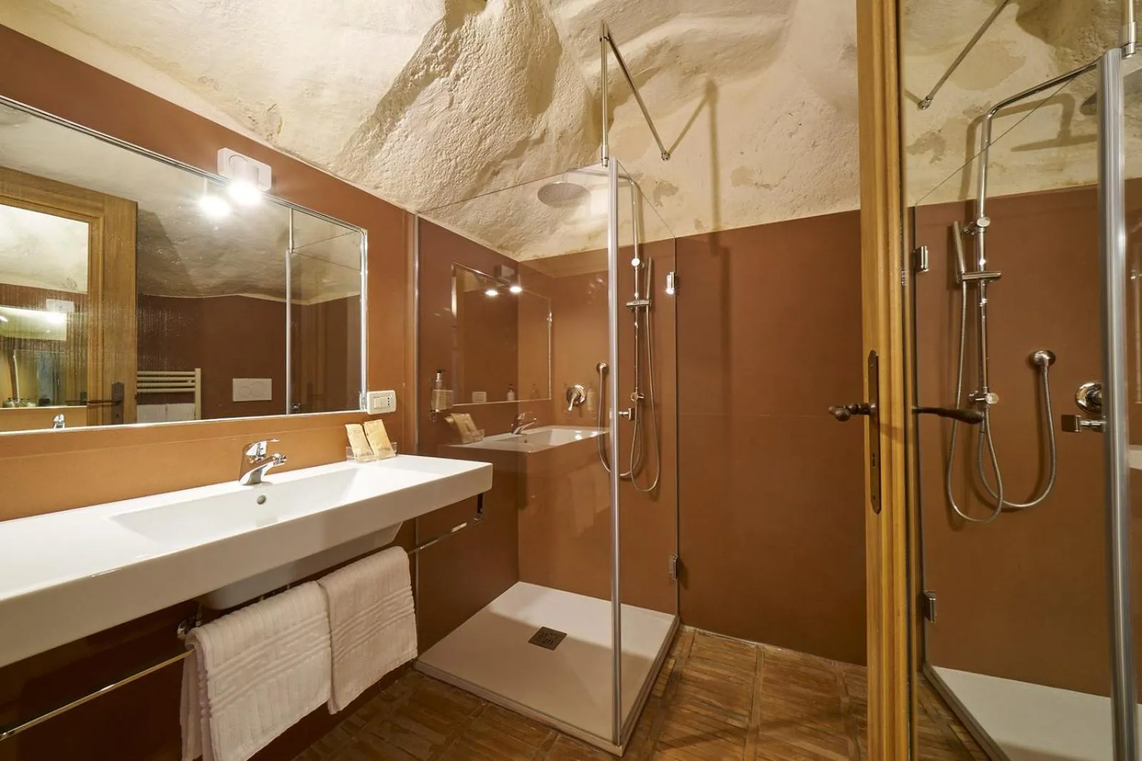 Shower in Ai Terrazzini