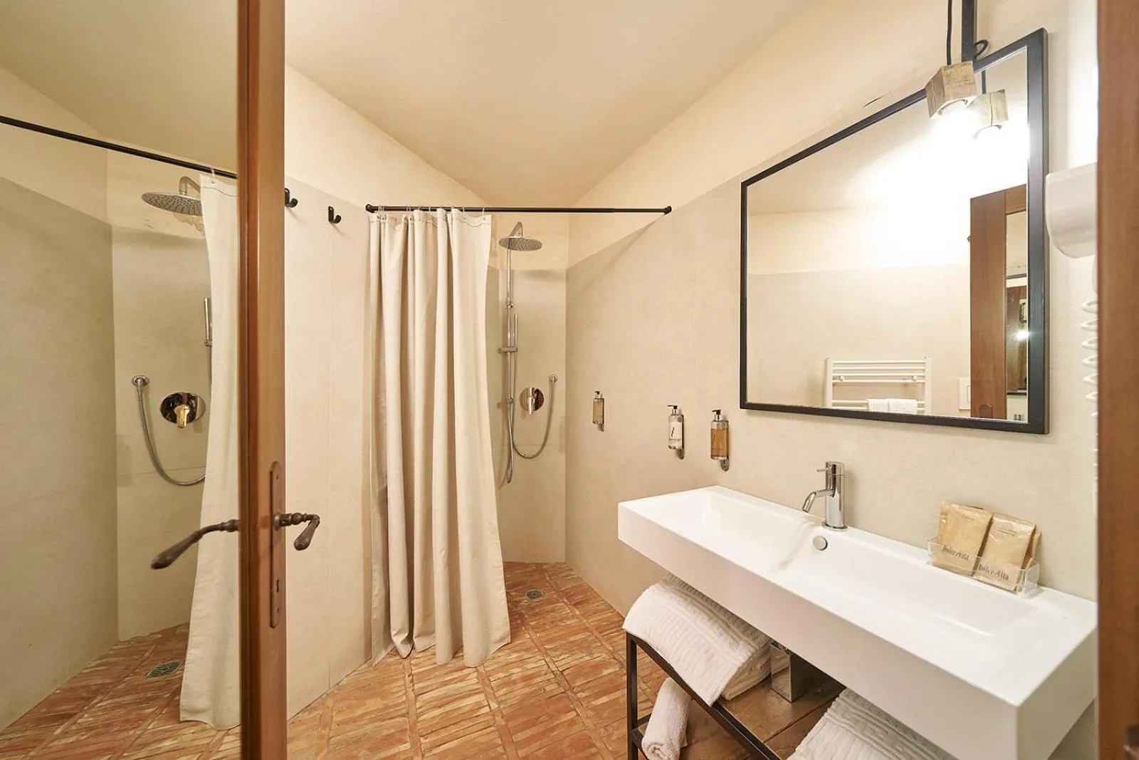 Shower in Ai Terrazzini