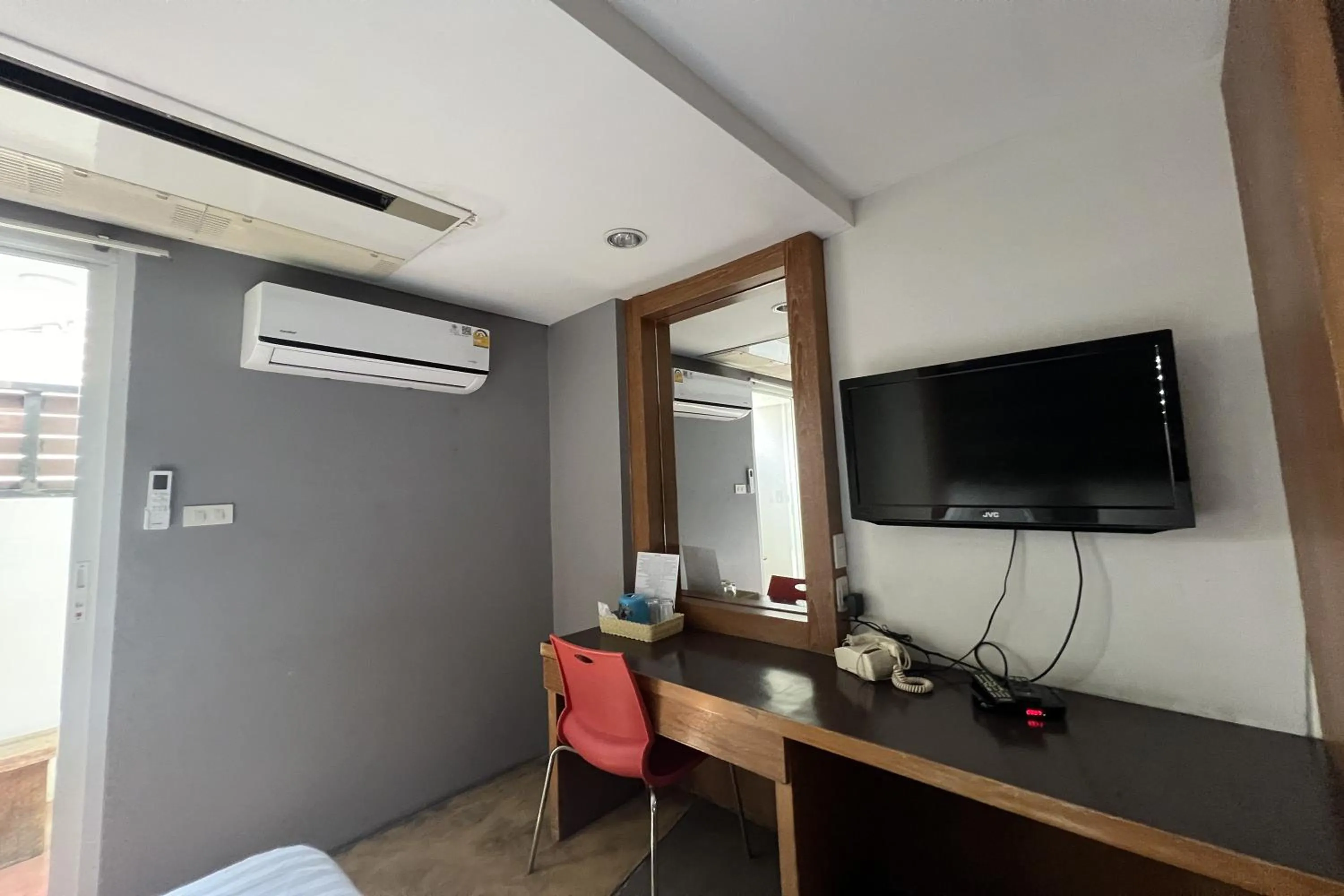 TV and multimedia in Eurna Resort Hotel