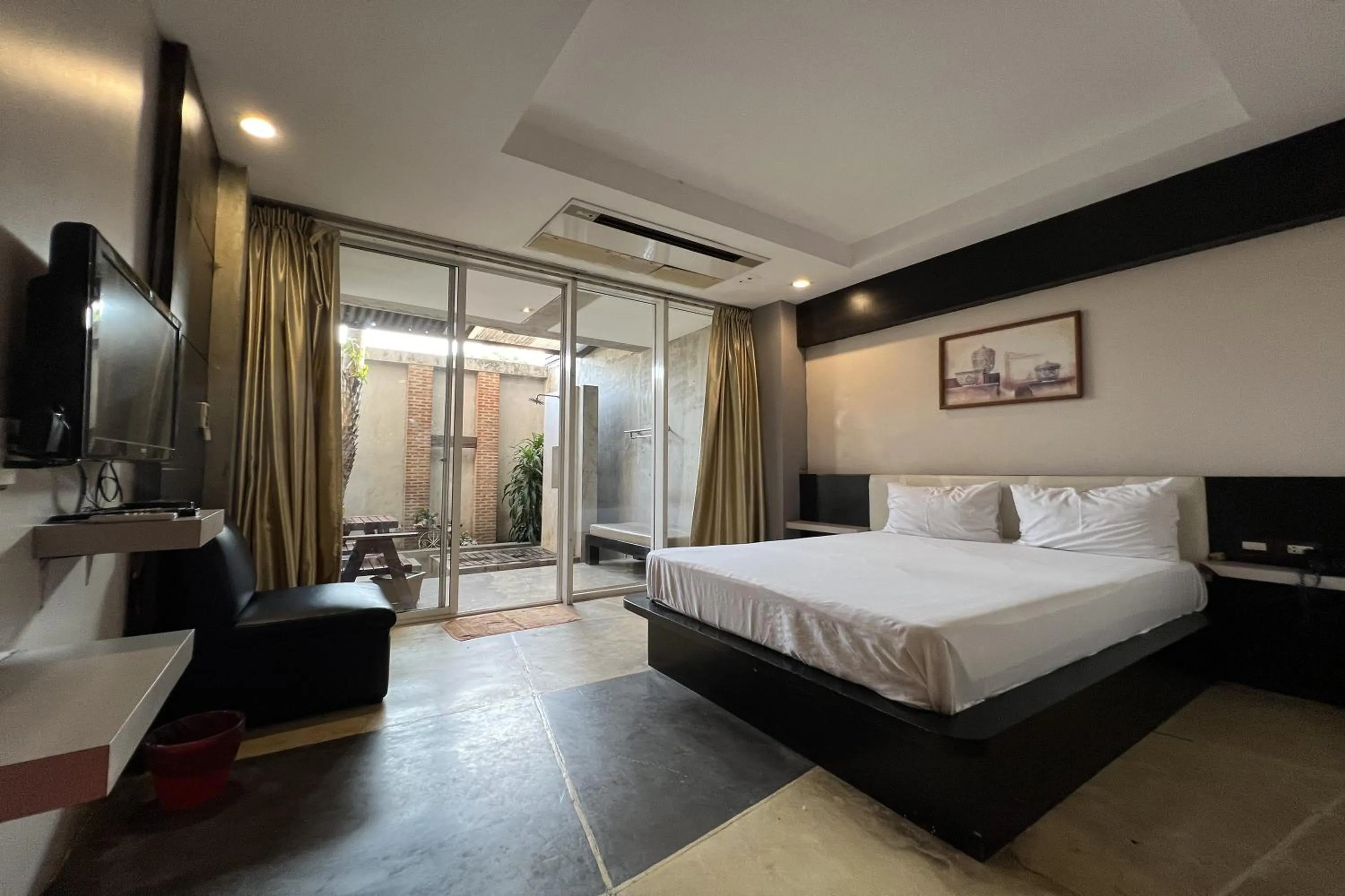 Bedroom, Bed in Eurna Resort Hotel