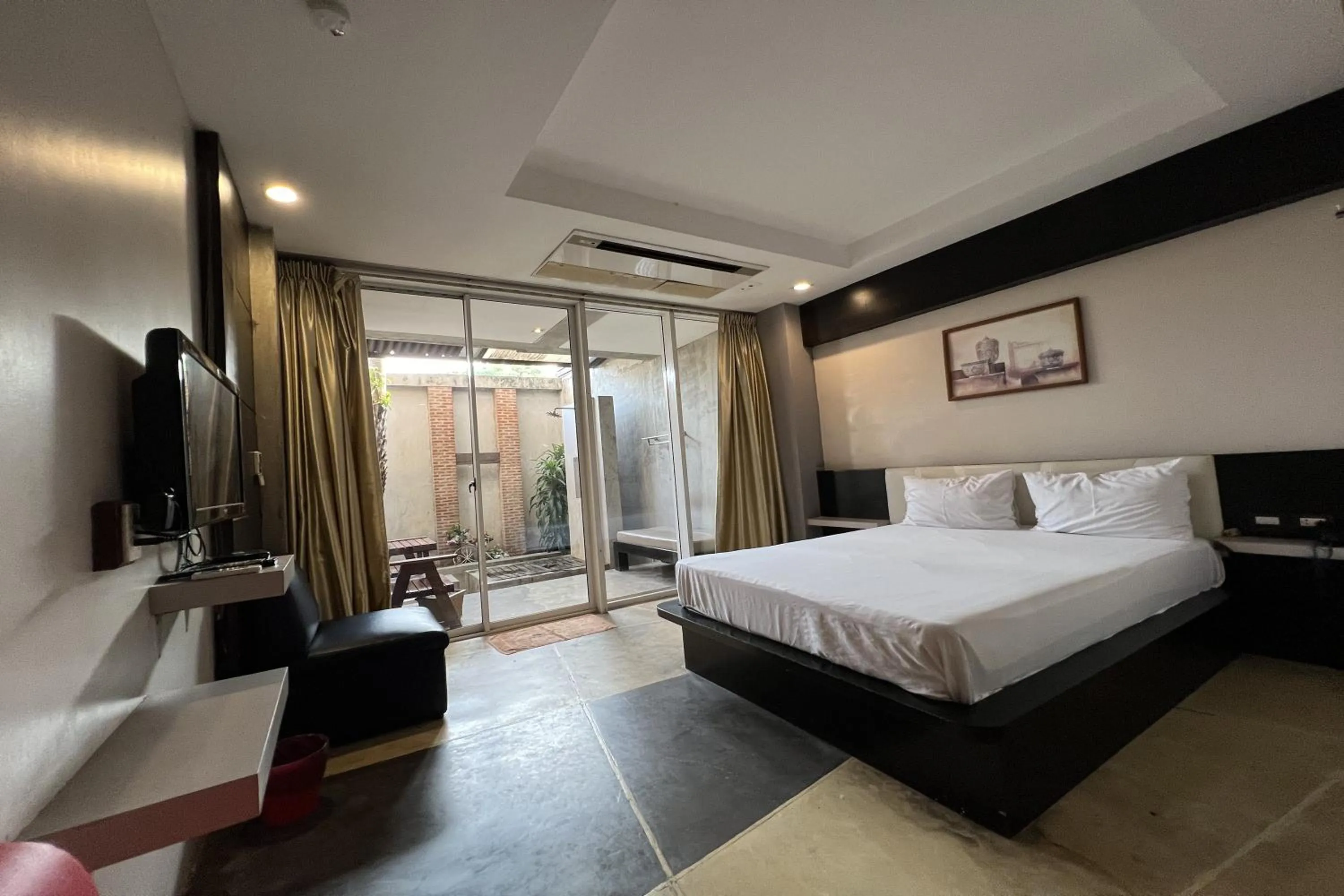 Bed in Eurna Resort Hotel