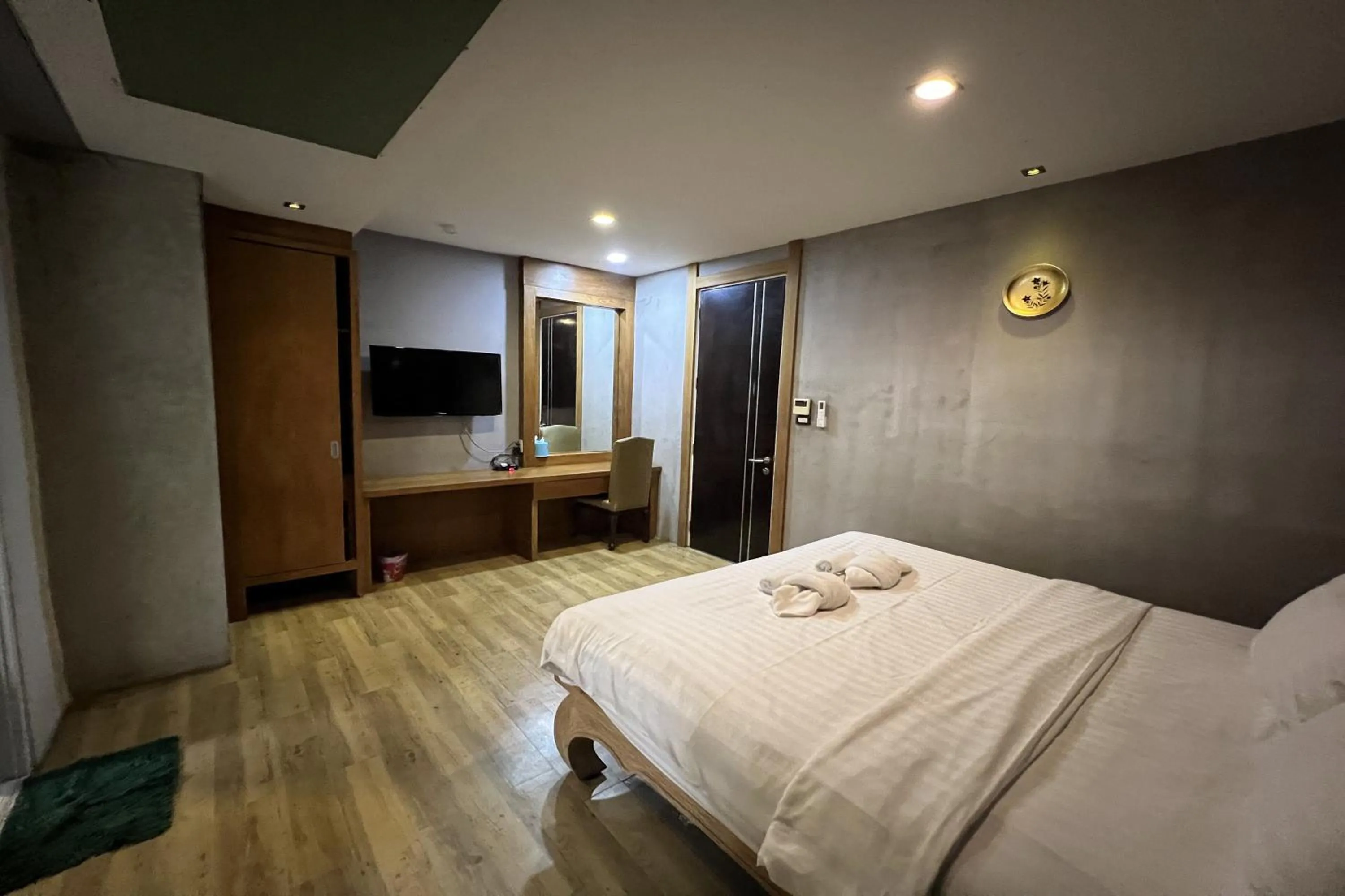 Bedroom, Bed in Eurna Resort Hotel