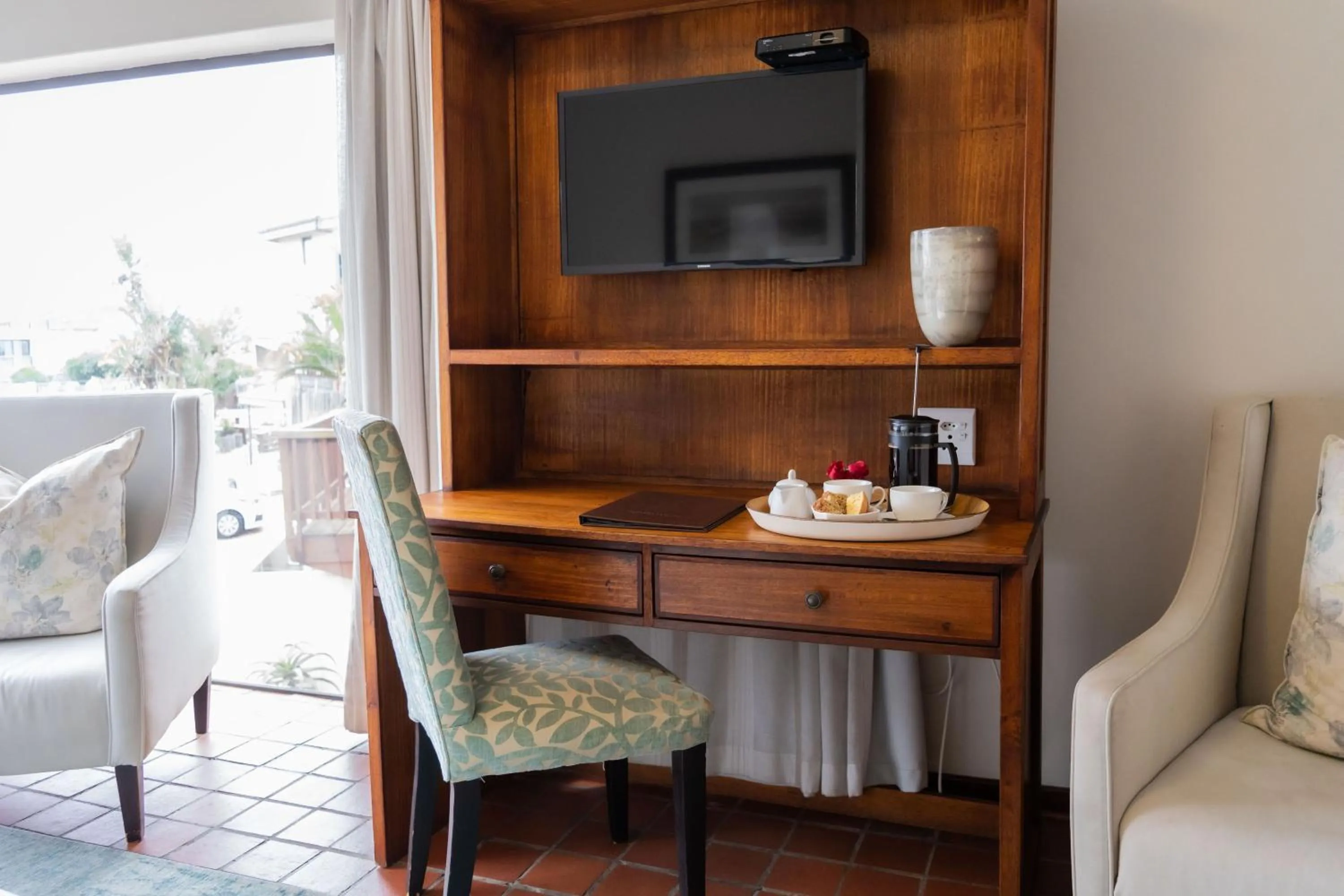 TV and multimedia in Supertubes Guesthouse