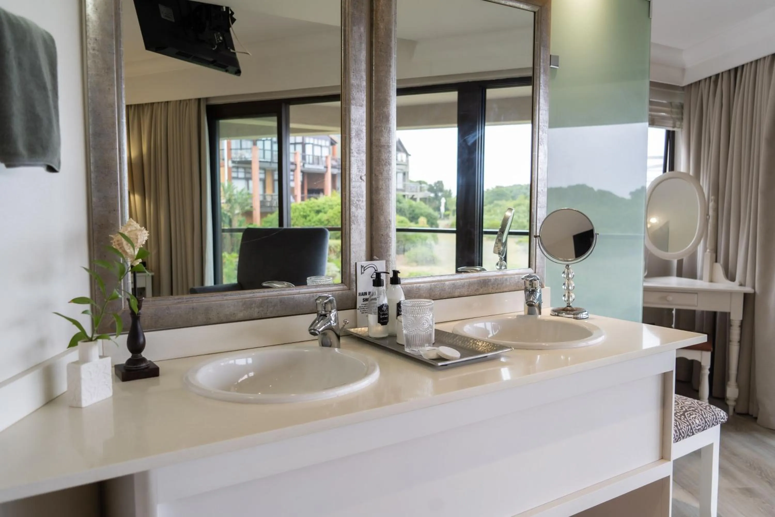 Bathroom in Supertubes Guesthouse