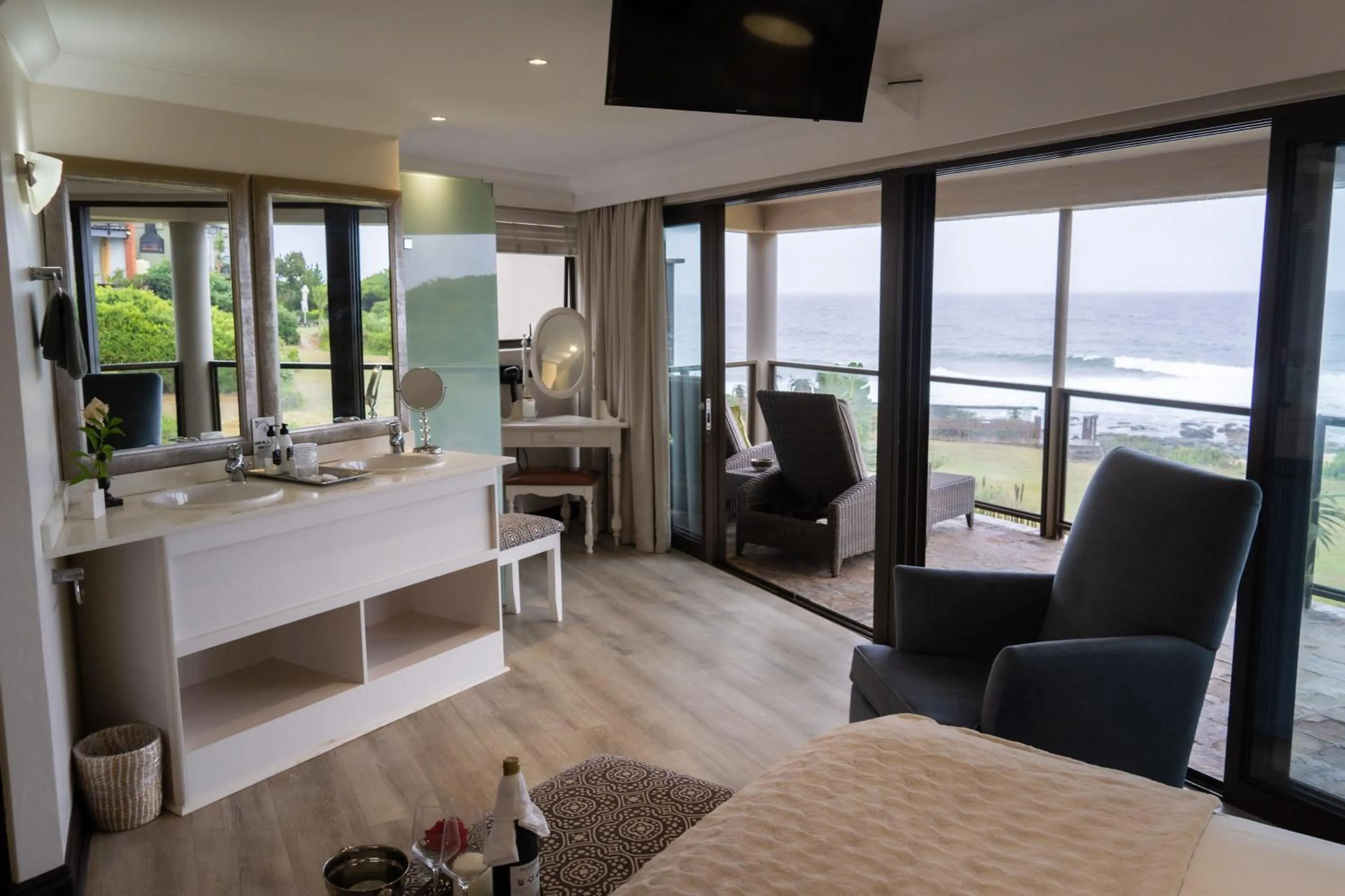 TV and multimedia in Supertubes Guesthouse